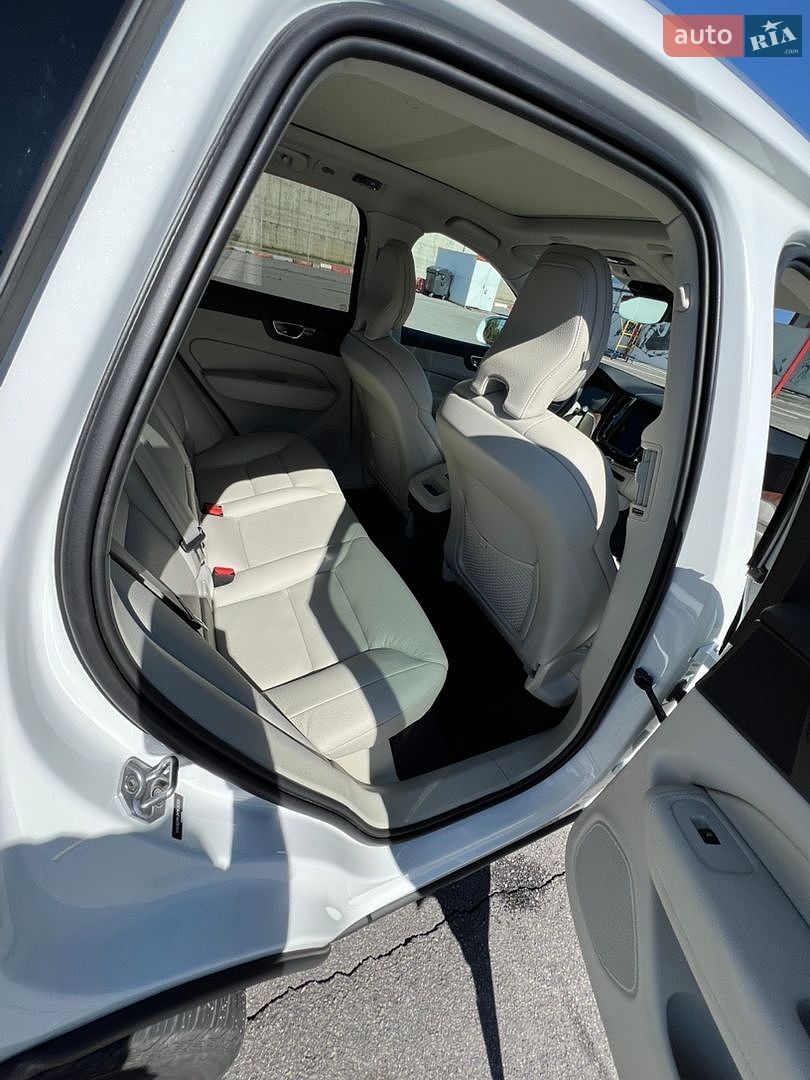 Volvo XC60 2021 VIN YV4102RK2M1836300 фото оголошення 15 з 26