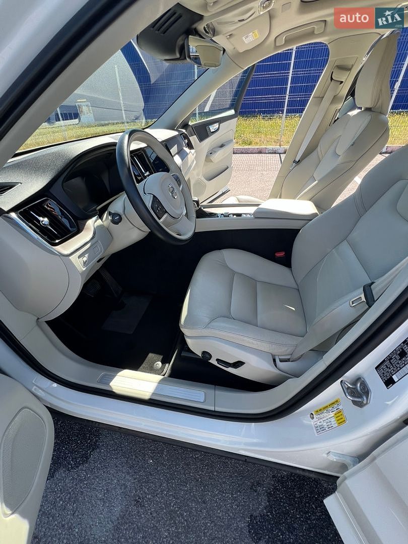 Volvo XC60 2021 VIN YV4102RK2M1836300 фото оголошення 17 з 26