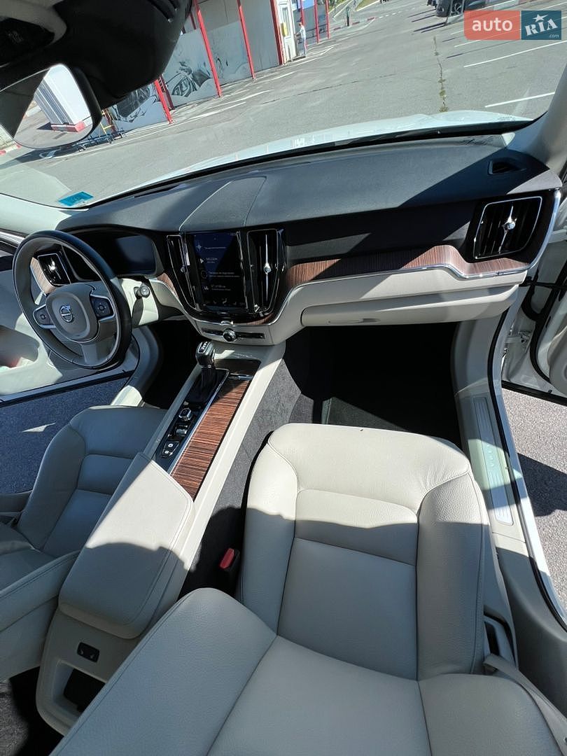 Volvo XC60 2021 VIN YV4102RK2M1836300 фото оголошення 21 з 26