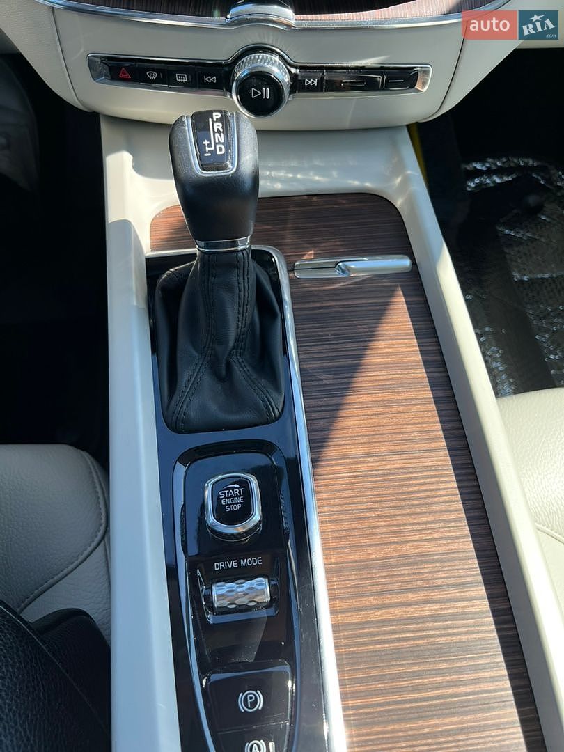 Volvo XC60 2021 VIN YV4102RK2M1836300 фото оголошення 25 з 26