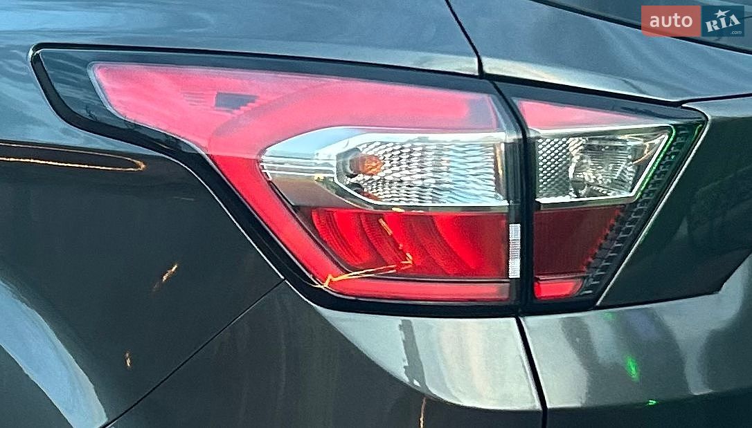 Ford Escape 2018 VIN 1FMCU0F75JUB82970 фото оголошення 10 з 30
