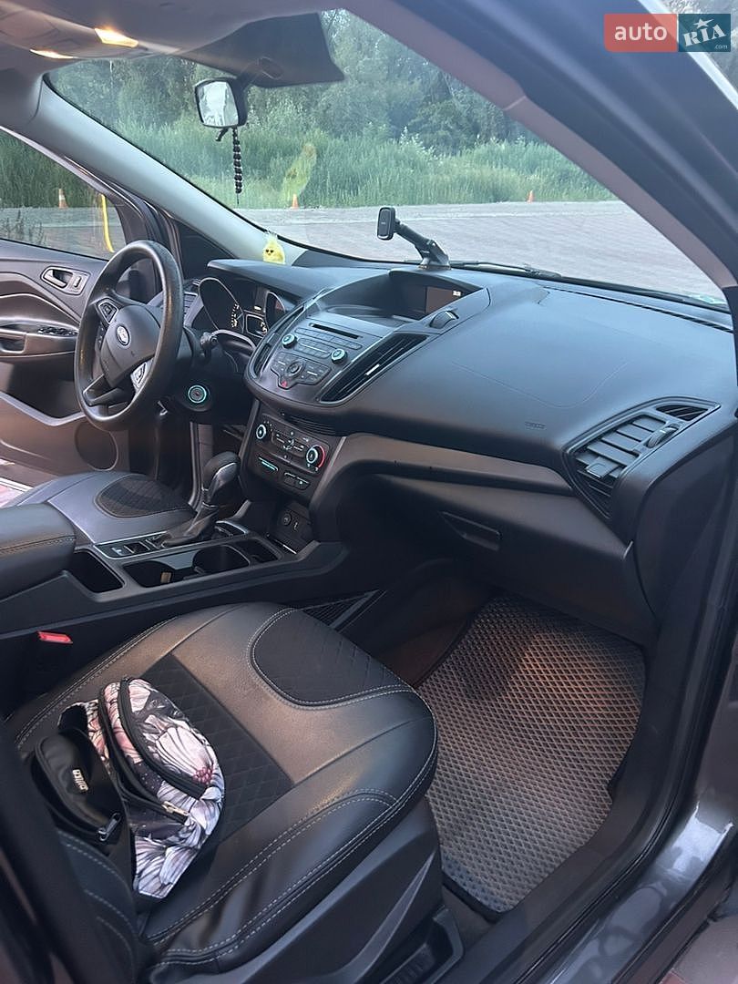 Ford Escape 2018 VIN 1FMCU0F75JUB82970 фото оголошення 13 з 30