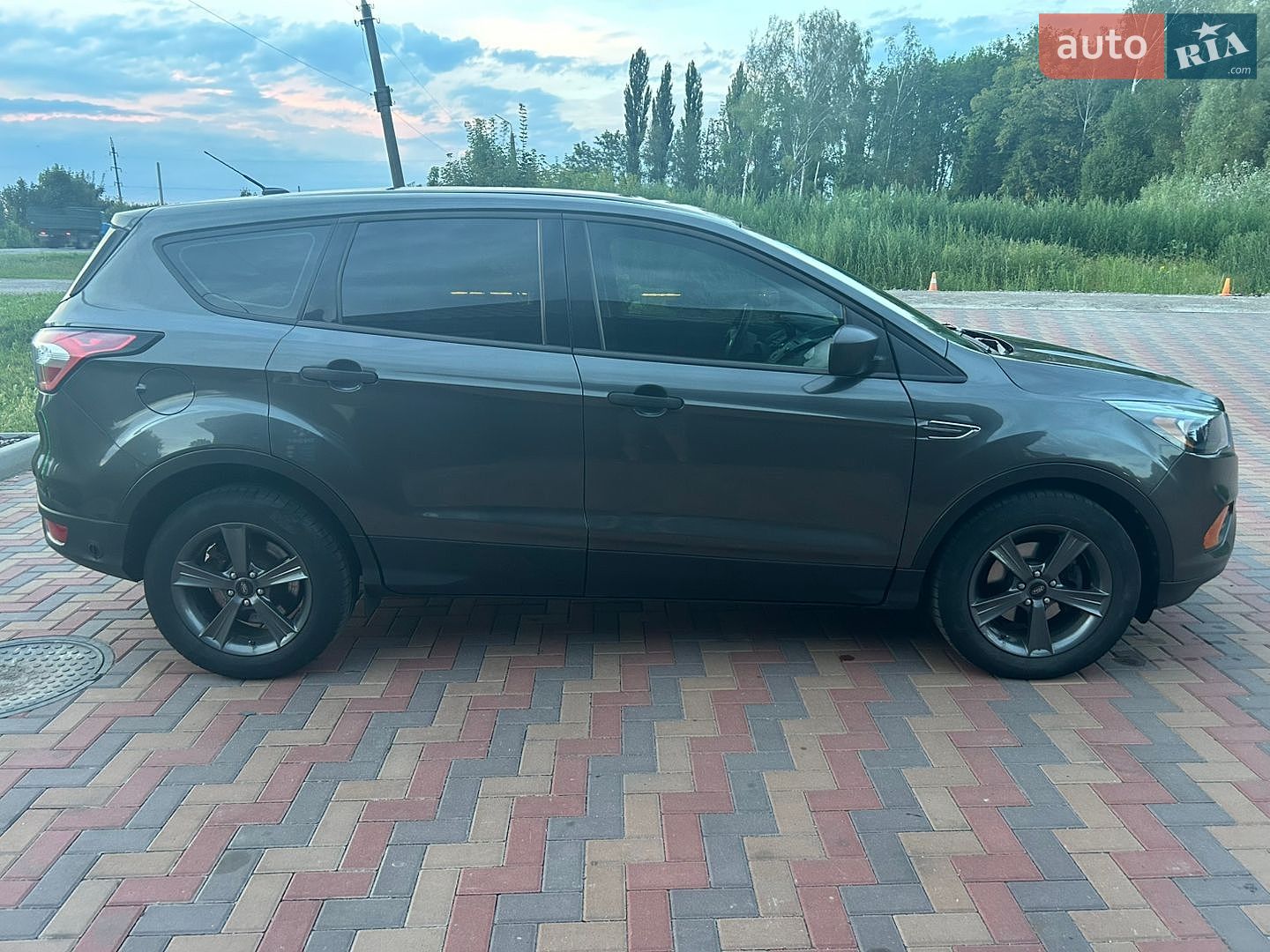 Ford Escape 2018 VIN 1FMCU0F75JUB82970 фото оголошення 2 з 30