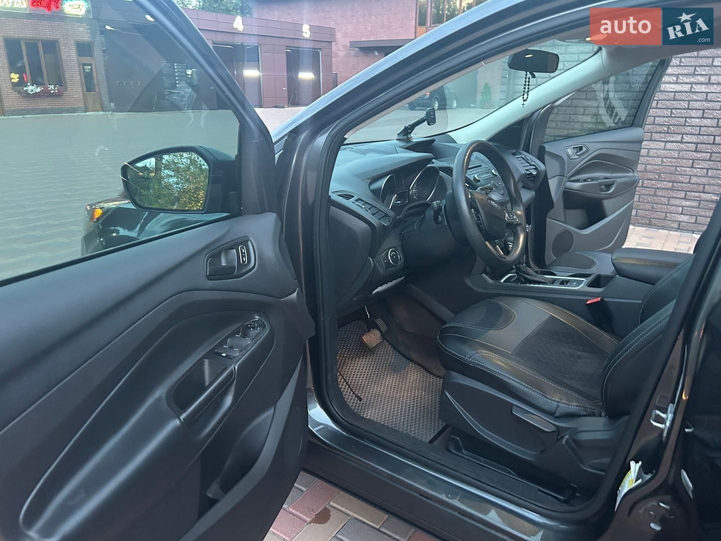 Ford Escape 2018 VIN 1FMCU0F75JUB82970 фото оголошення 18 з 30