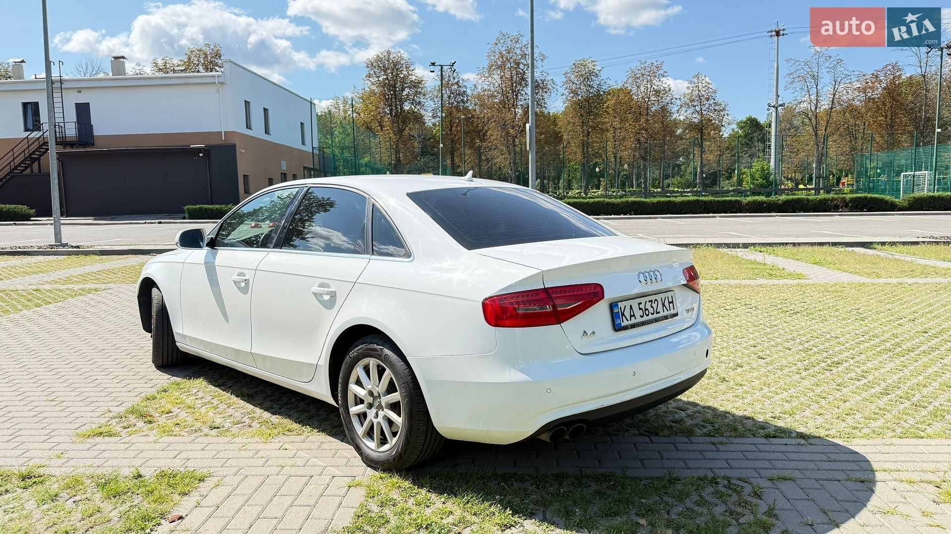 Audi A4 2014 VIN WAUZZZ8K3FA007547 фото оголошення 34 з 127