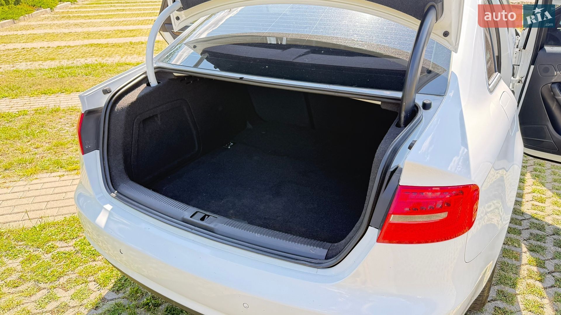Audi A4 2014 VIN WAUZZZ8K3FA007547 фото оголошення 56 з 127