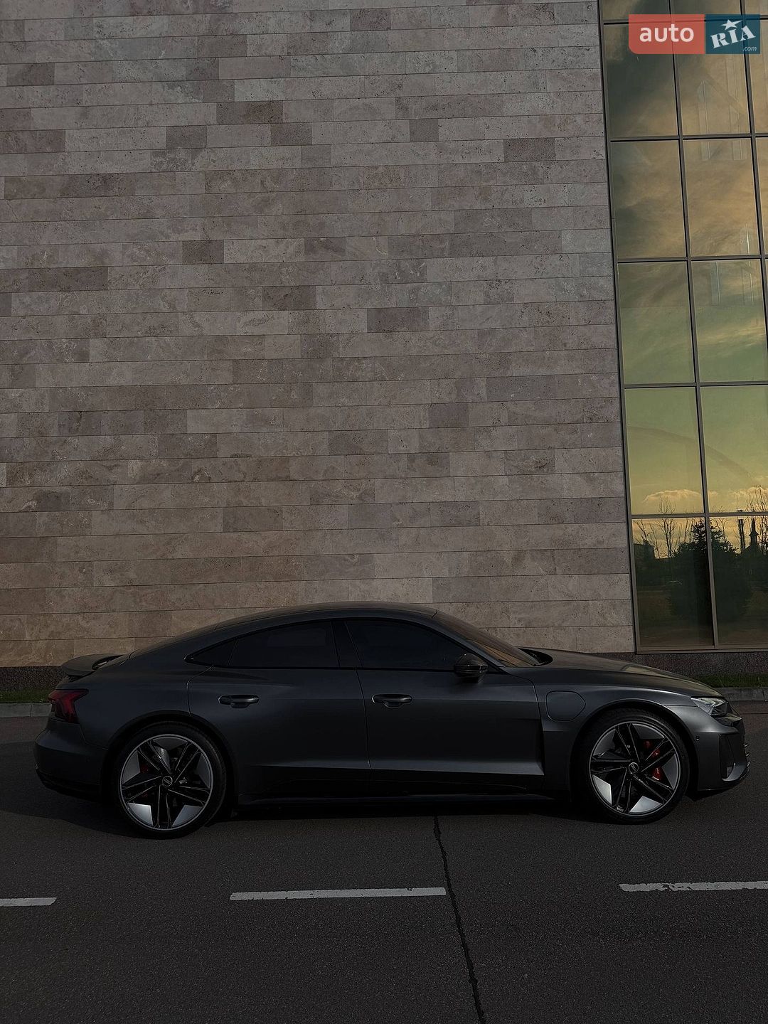 Audi RS e-tron GT 2021 VIN WAUZZZFW1N7902102 фото оголошення 3 з 10