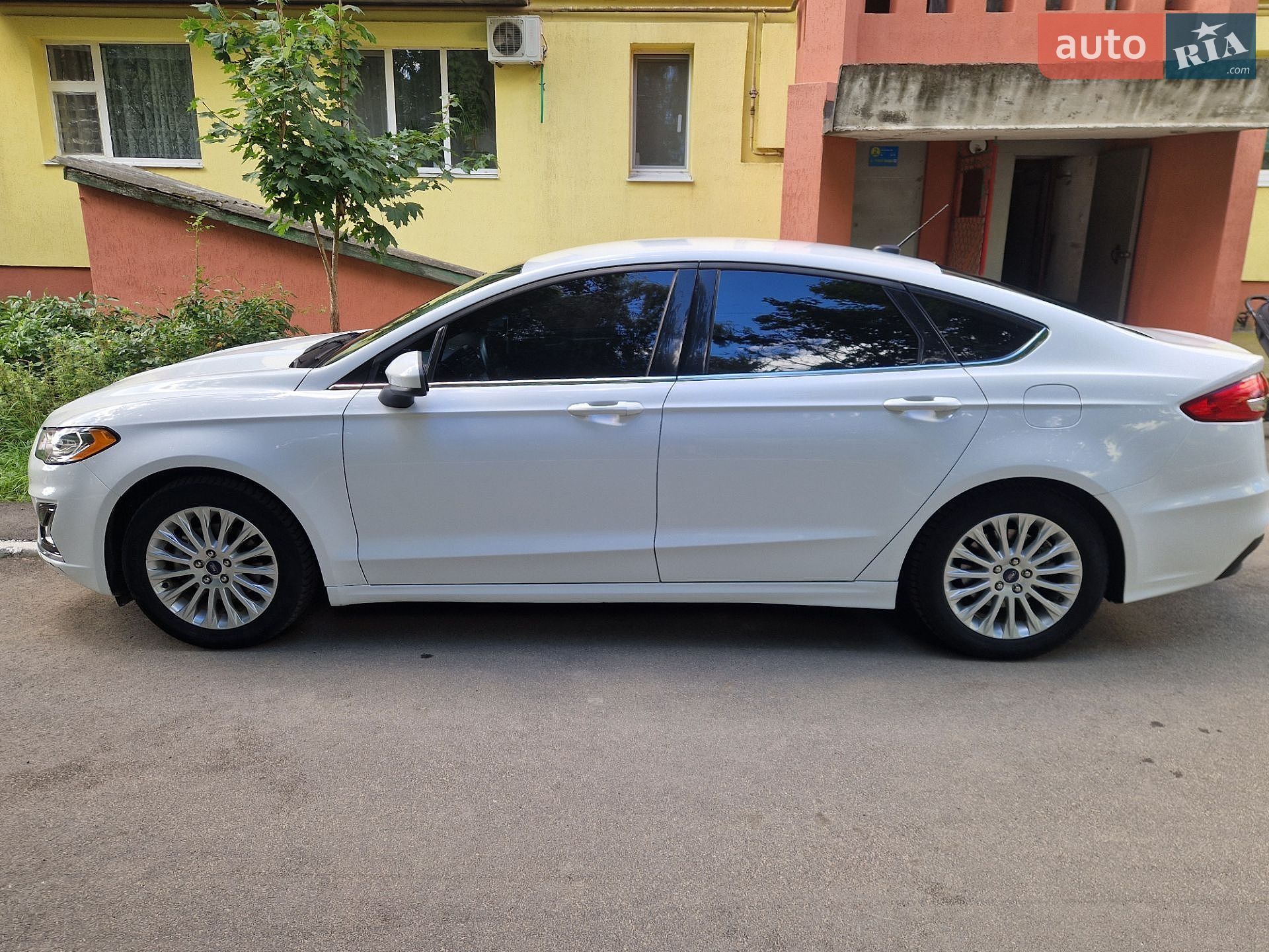 Ford Fusion 2019 VIN 3FA6P0G74KR159881 фото оголошення 2 з 4