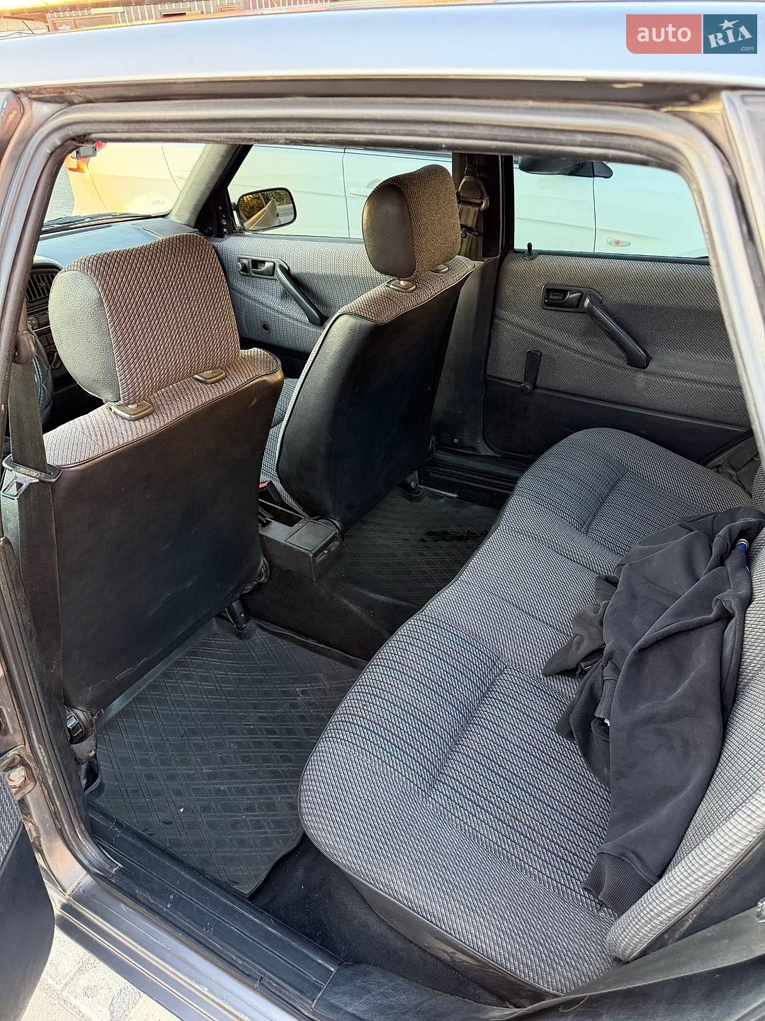 Volkswagen Passat 1989 VIN WVWZZZ31ZLE037396 фото оголошення 9 з 12