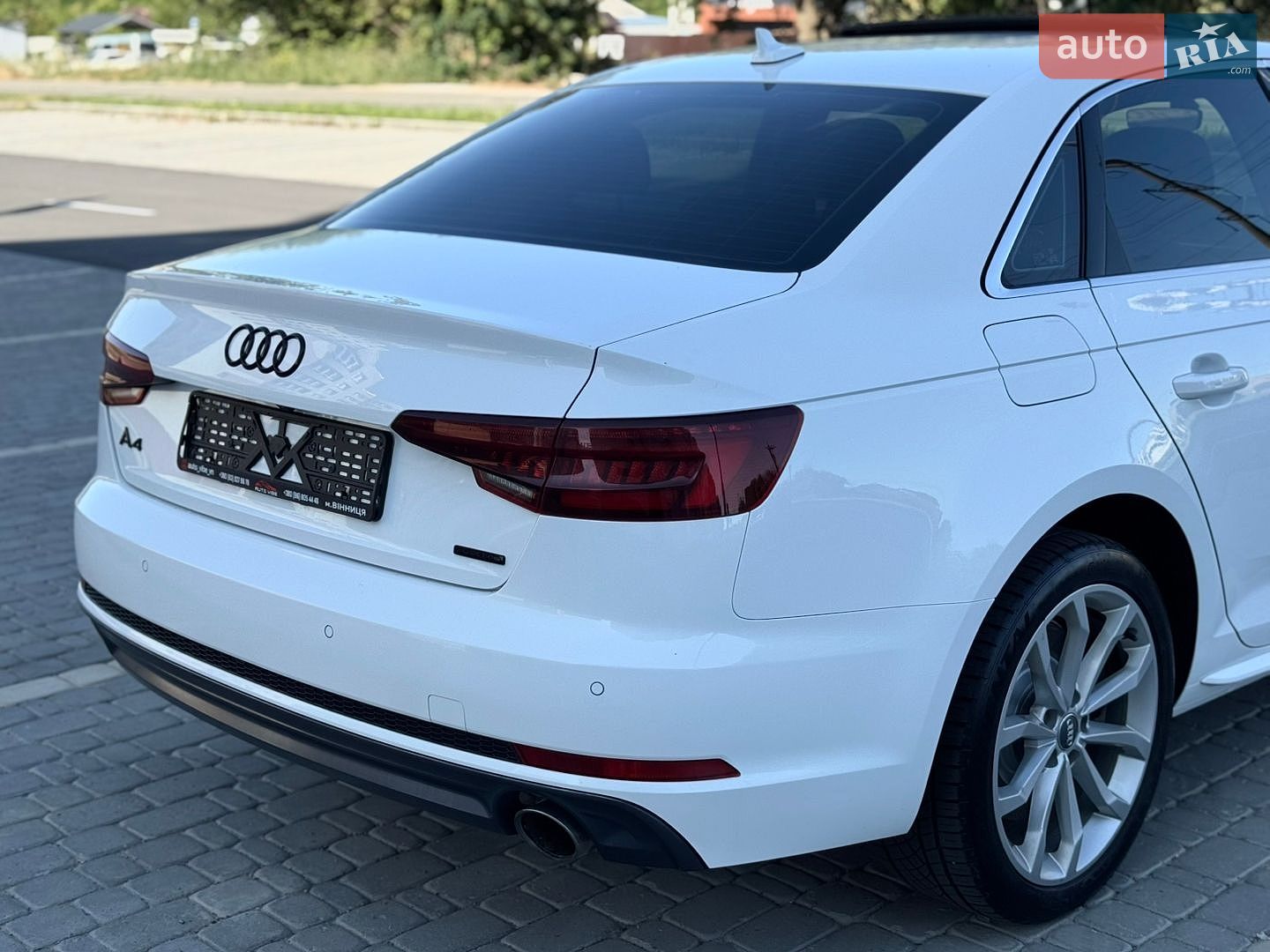 Audi A4 2018 VIN WAUBNAF4XJN006397 фото оголошення 12 з 71