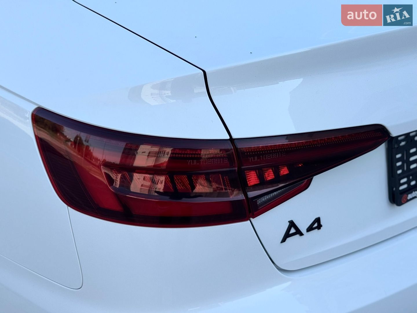 Audi A4 2018 VIN WAUBNAF4XJN006397 фото оголошення 18 з 71