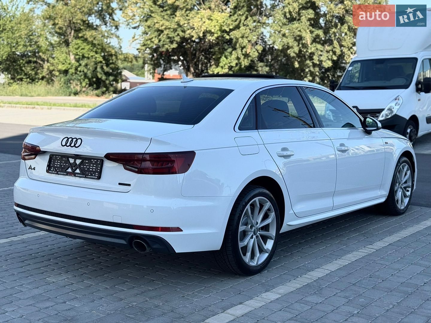 Audi A4 2018 VIN WAUBNAF4XJN006397 фото оголошення 4 з 71