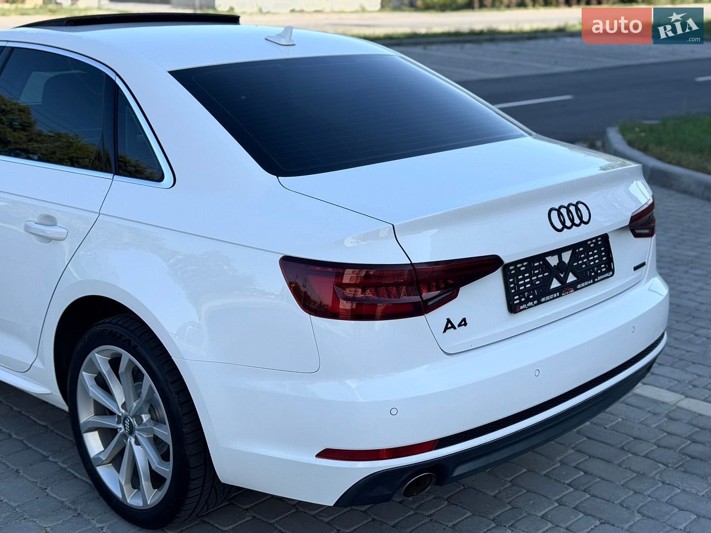 Audi A4 2018 VIN WAUBNAF4XJN006397 фото оголошення 10 з 71