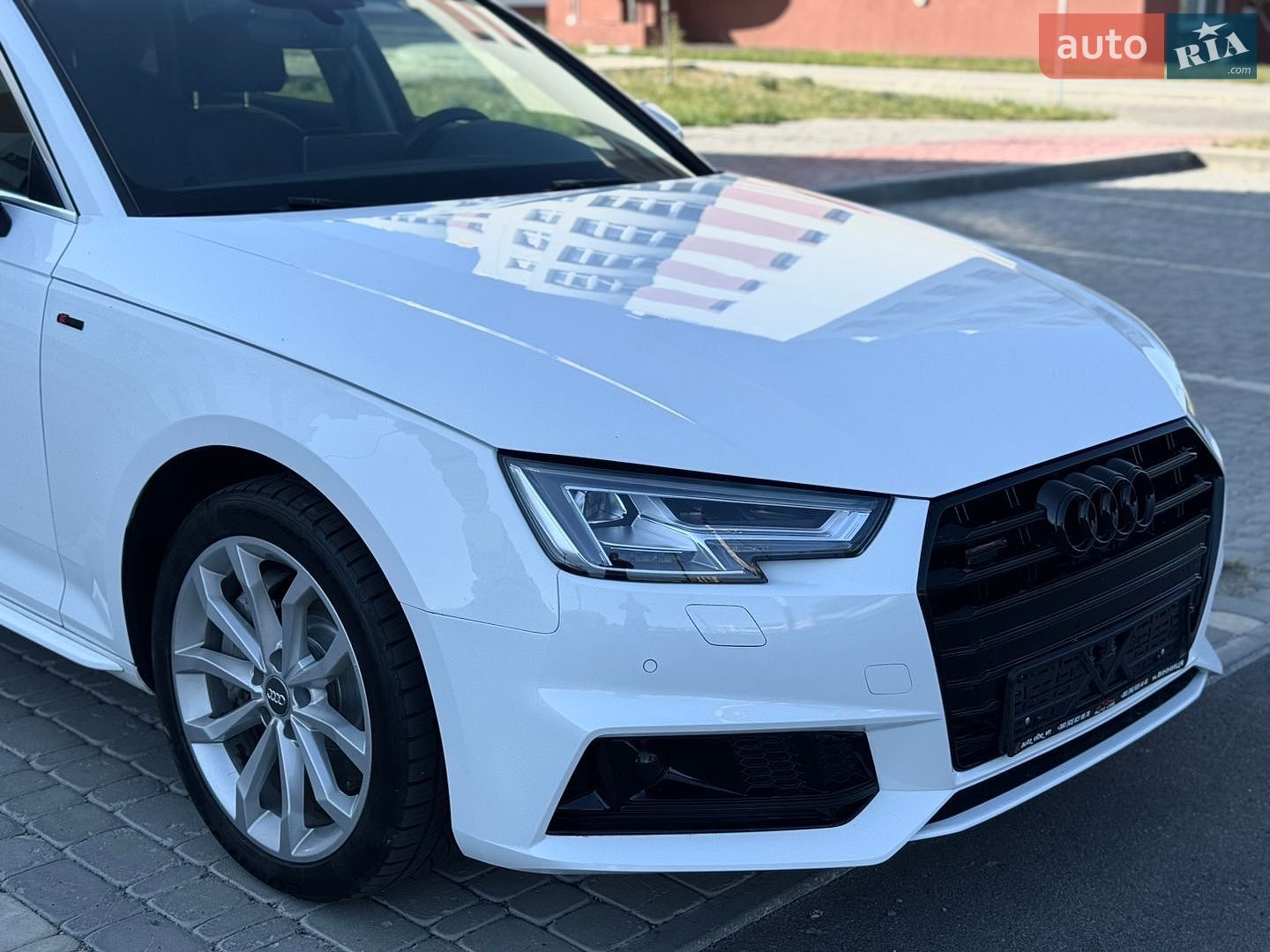 Audi A4 2018 VIN WAUBNAF4XJN006397 фото оголошення 11 з 71