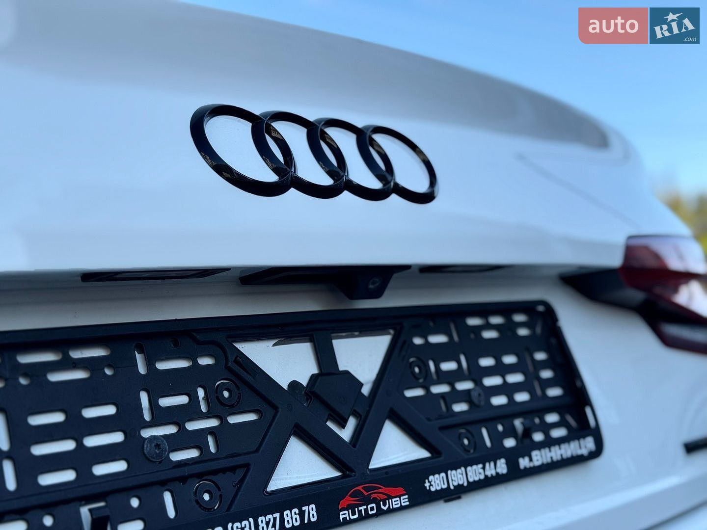 Audi A4 2018 VIN WAUBNAF4XJN006397 фото оголошення 33 з 71