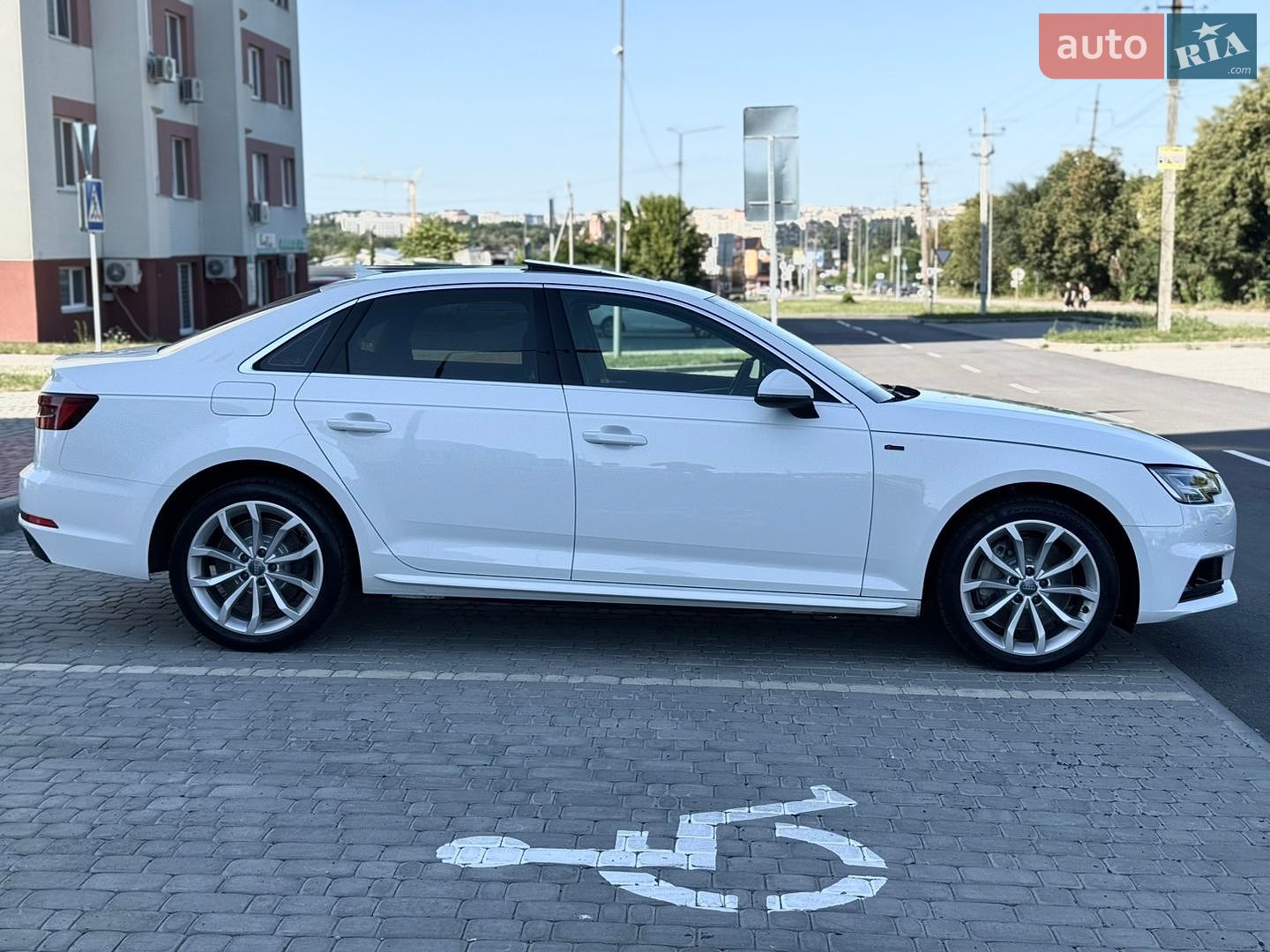Audi A4 2018 VIN WAUBNAF4XJN006397 фото оголошення 8 з 71