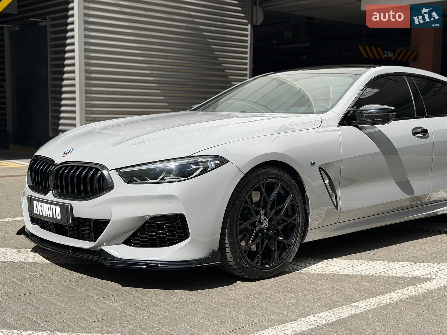 BMW 8 Series 2019 VIN WBAGV4C00LCD27813 фото оголошення 2 з 23