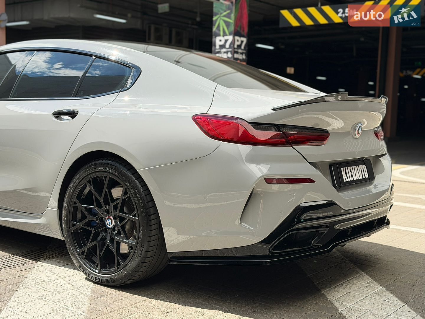 BMW 8 Series 2019 VIN WBAGV4C00LCD27813 фото оголошення 6 з 23
