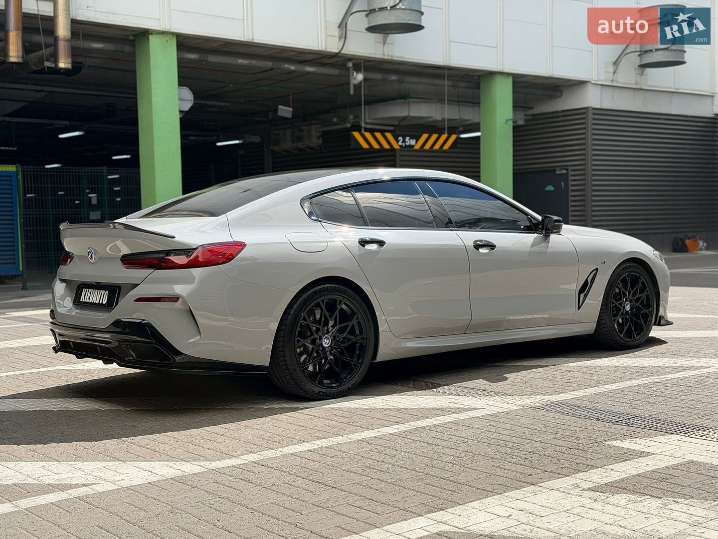 BMW 8 Series 2019 VIN WBAGV4C00LCD27813 фото оголошення 8 з 23