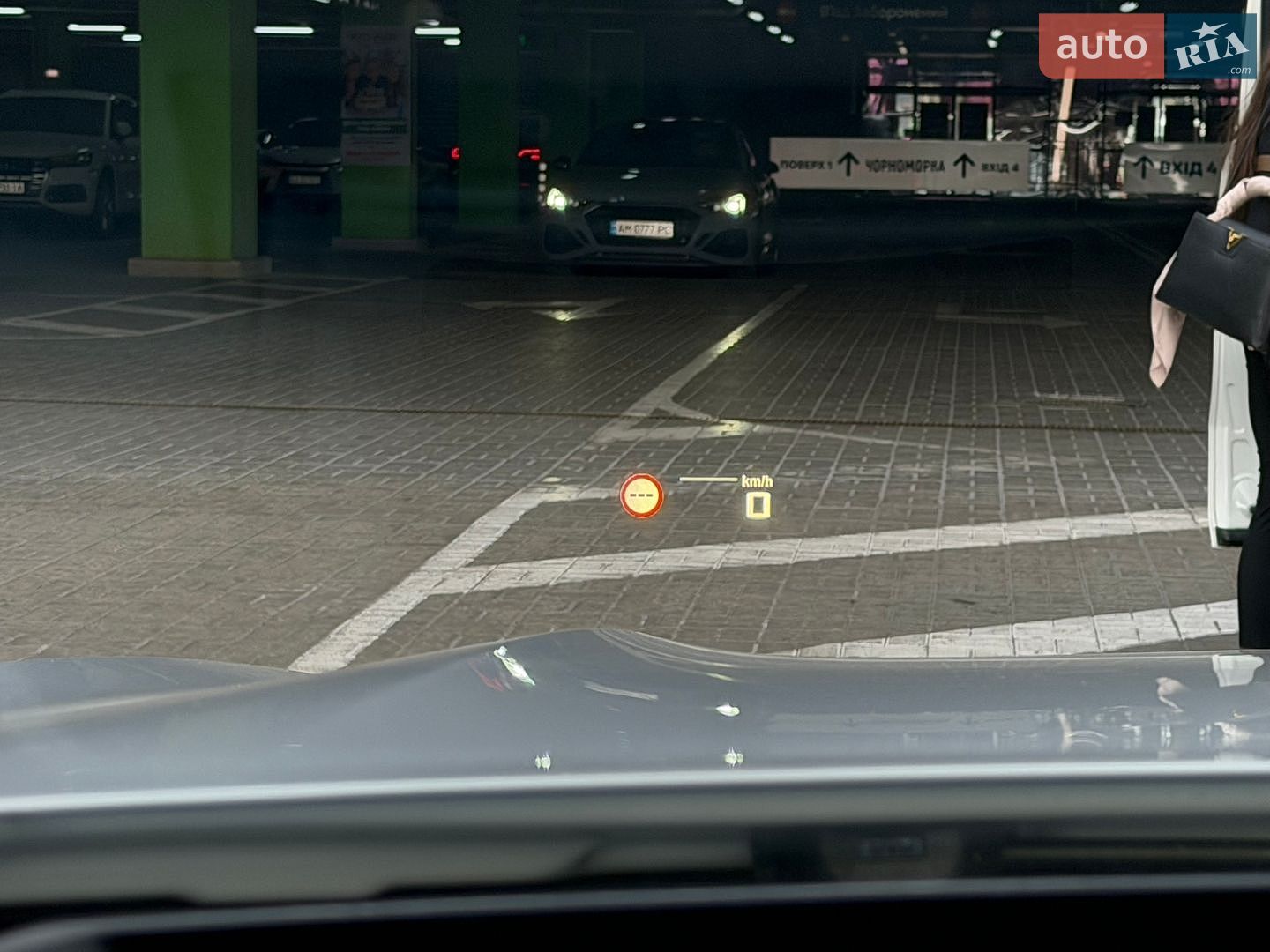 BMW 8 Series 2019 VIN WBAGV4C00LCD27813 фото оголошення 19 з 23