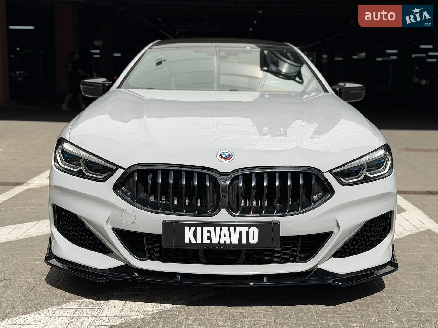 BMW 8 Series 2019 VIN WBAGV4C00LCD27813 фото оголошення 10 з 23