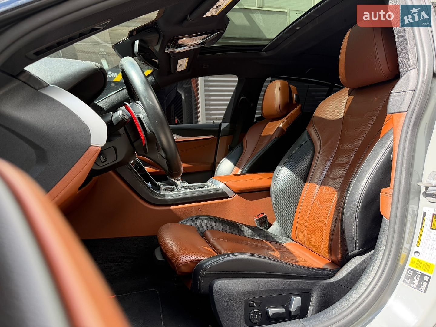 BMW 8 Series 2019 VIN WBAGV4C00LCD27813 фото оголошення 12 з 23
