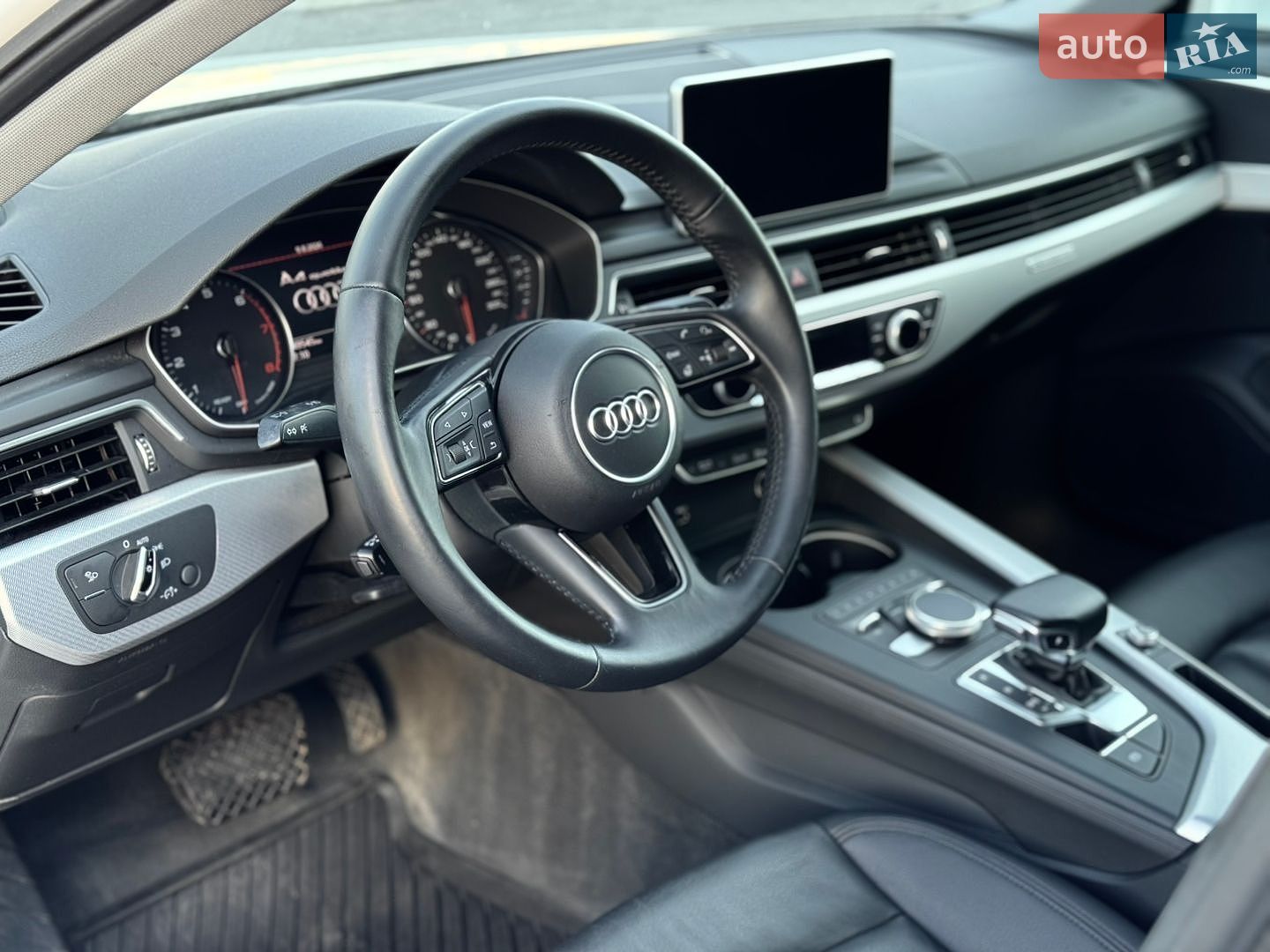 Audi A4 2018 VIN WAUBNAF4XJN006397 фото оголошення 37 з 71