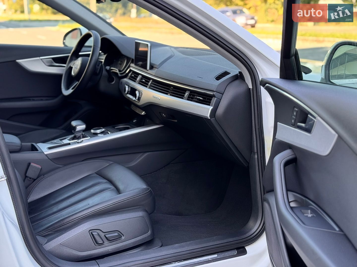 Audi A4 2018 VIN WAUBNAF4XJN006397 фото оголошення 39 з 71