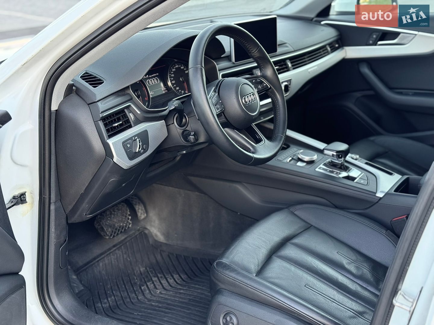 Audi A4 2018 VIN WAUBNAF4XJN006397 фото оголошення 36 з 71