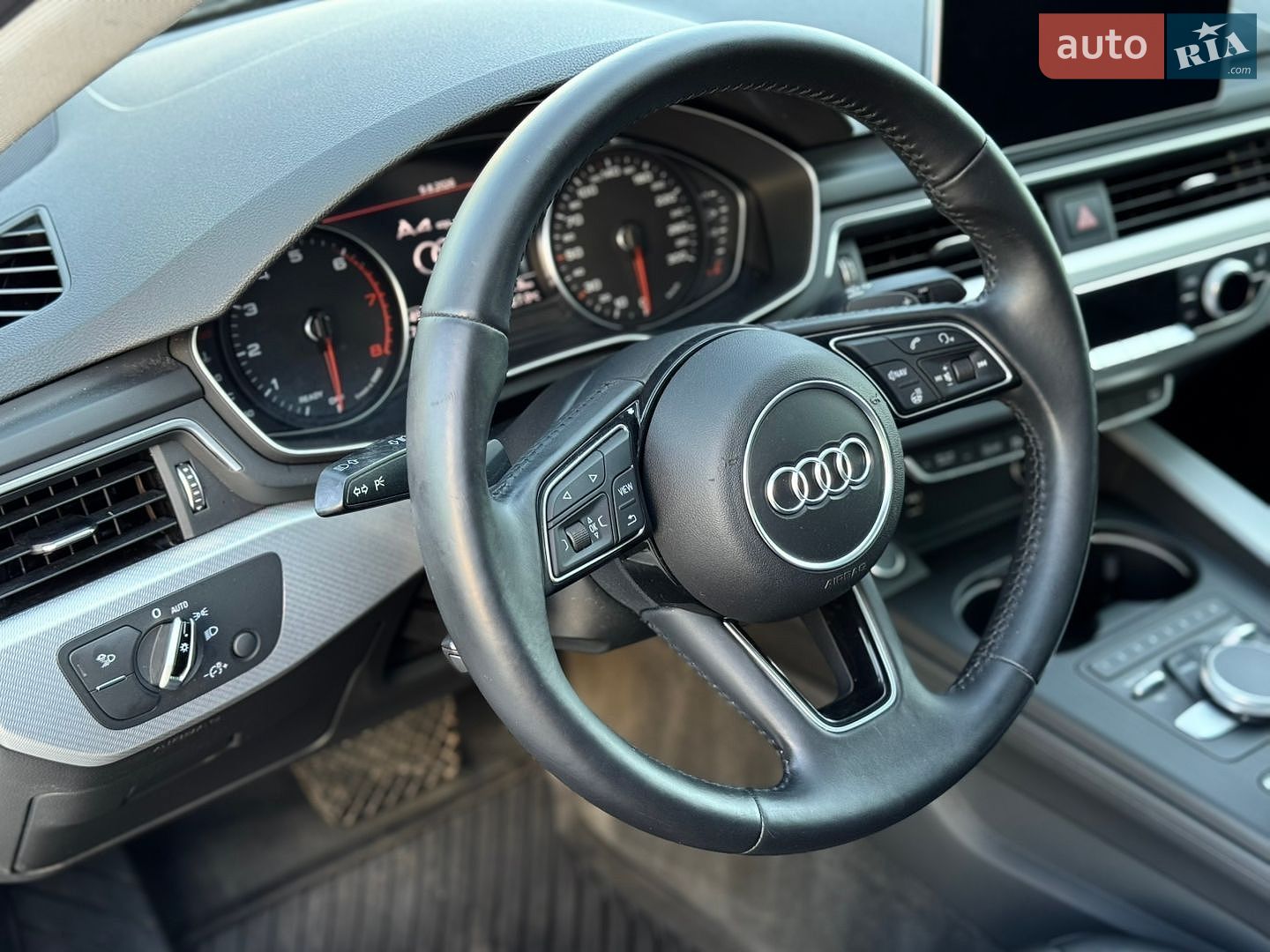 Audi A4 2018 VIN WAUBNAF4XJN006397 фото оголошення 49 з 71
