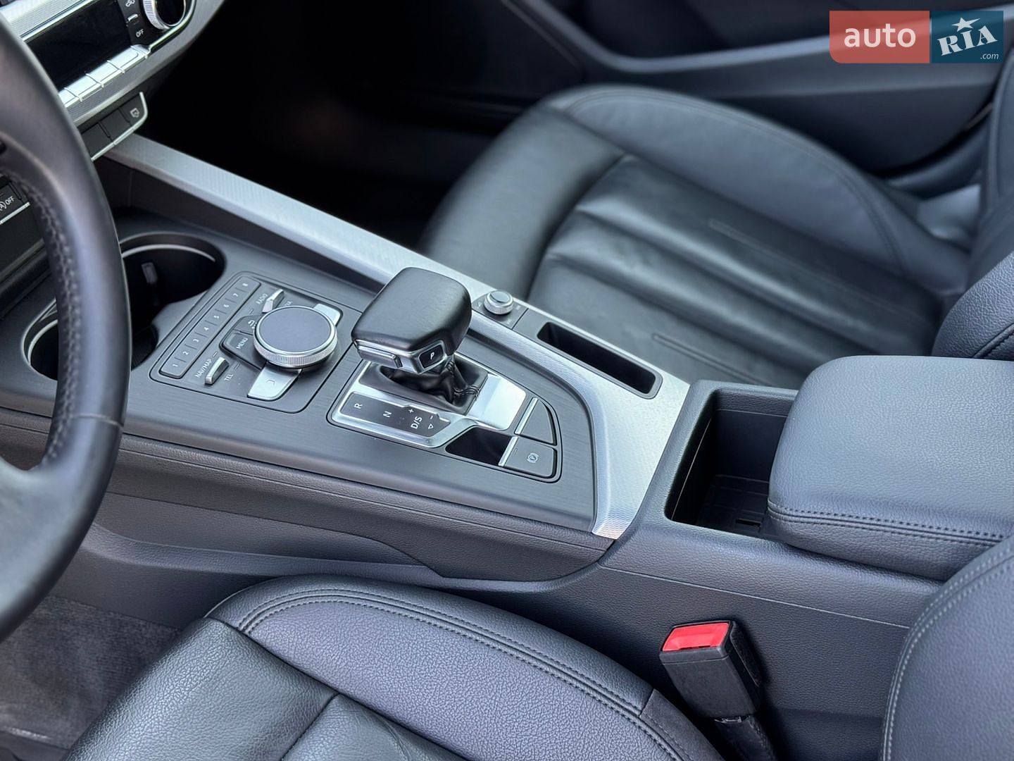 Audi A4 2018 VIN WAUBNAF4XJN006397 фото оголошення 50 з 71