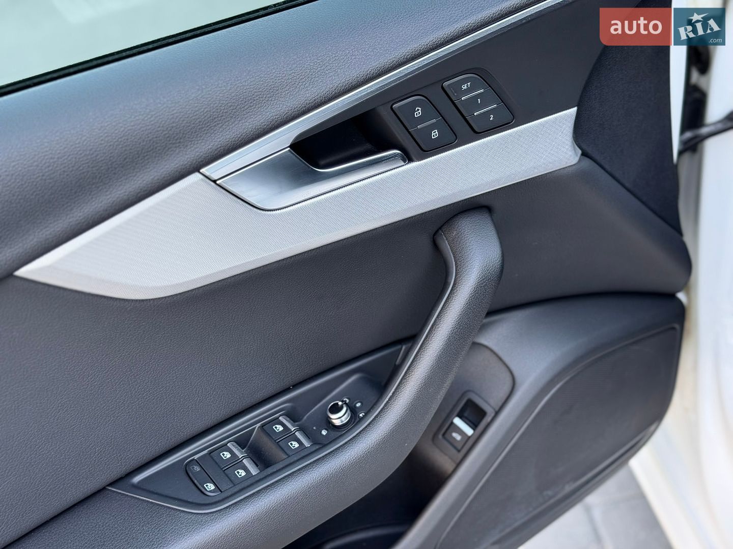 Audi A4 2018 VIN WAUBNAF4XJN006397 фото оголошення 51 з 71