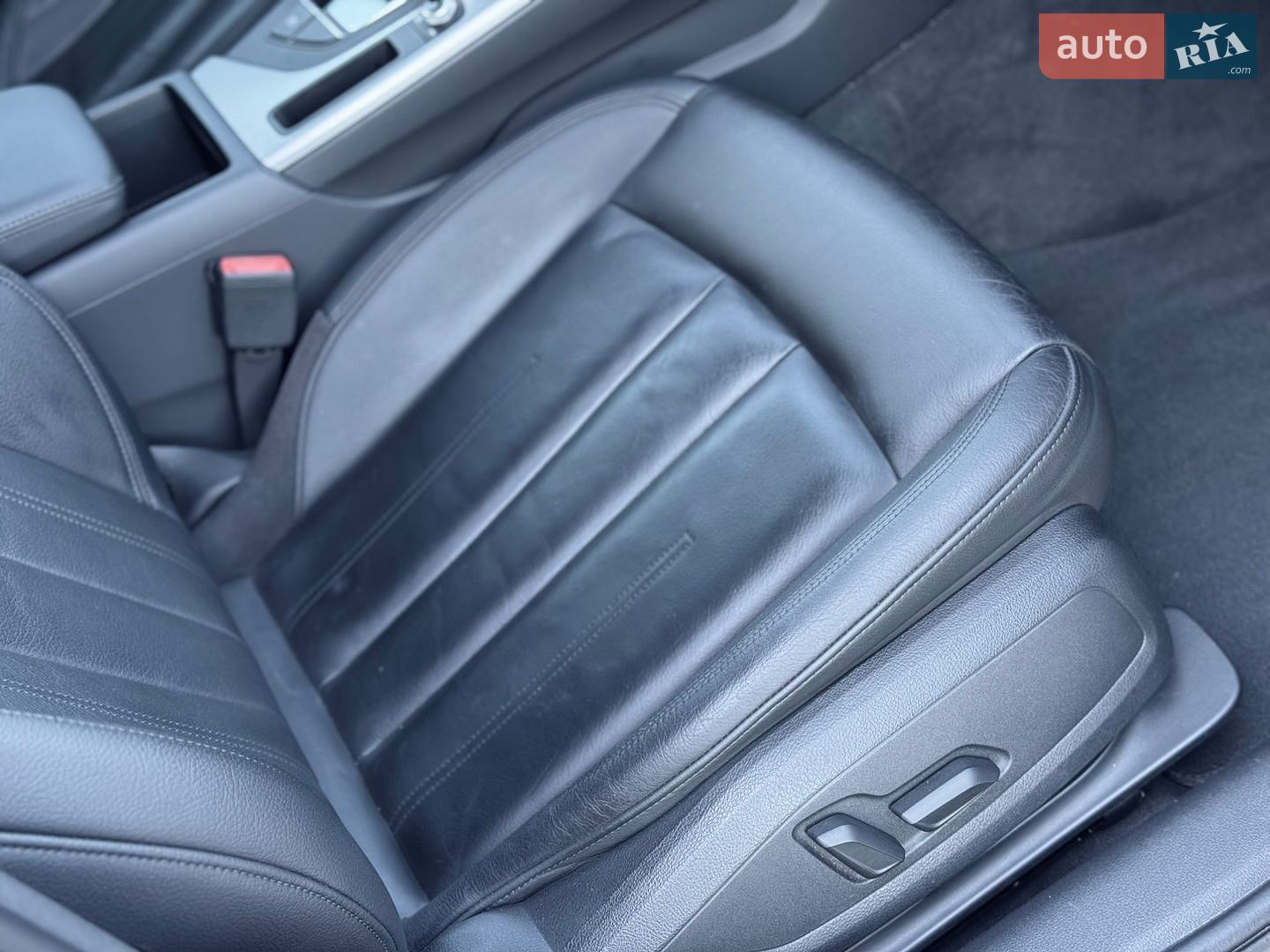 Audi A4 2018 VIN WAUBNAF4XJN006397 фото оголошення 56 з 71