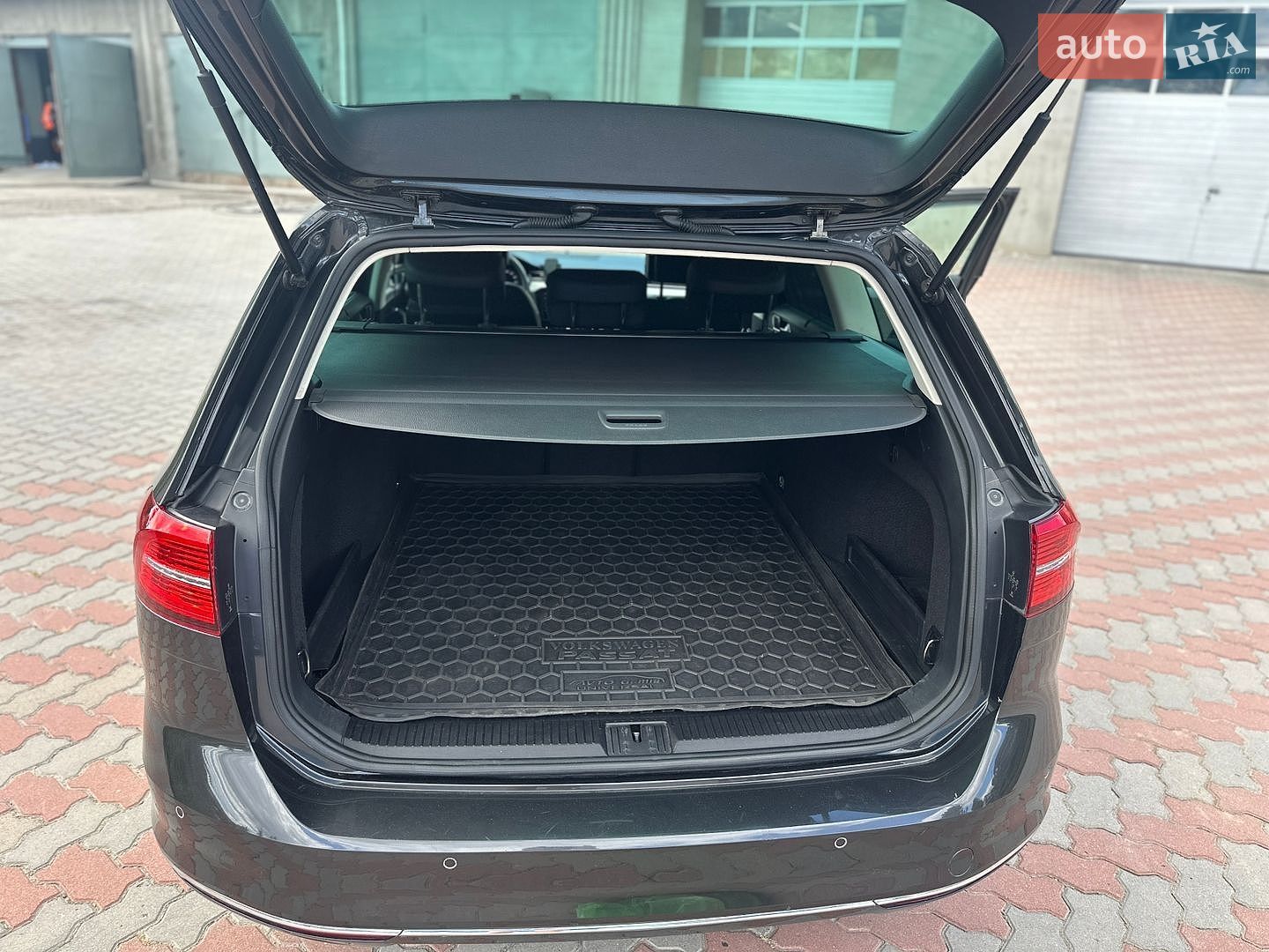 Volkswagen Passat 2018 VIN WVWZZZ3CZJP021483 фото оголошення 11 з 25