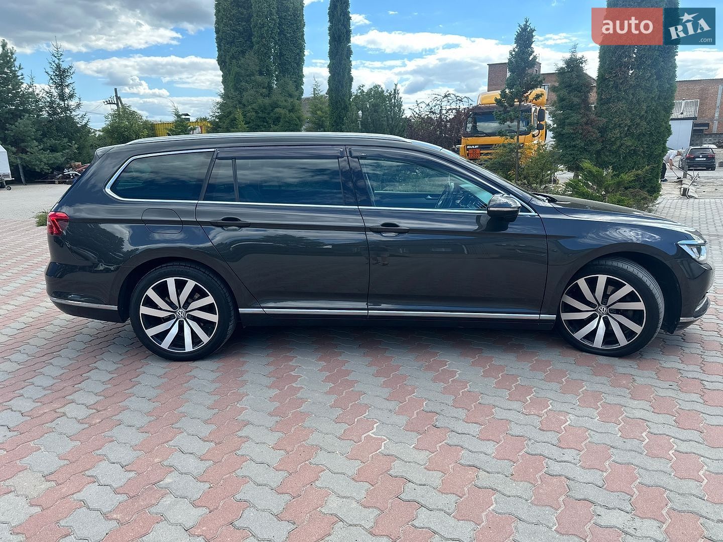 Volkswagen Passat 2018 VIN WVWZZZ3CZJP021483 фото оголошення 2 з 25