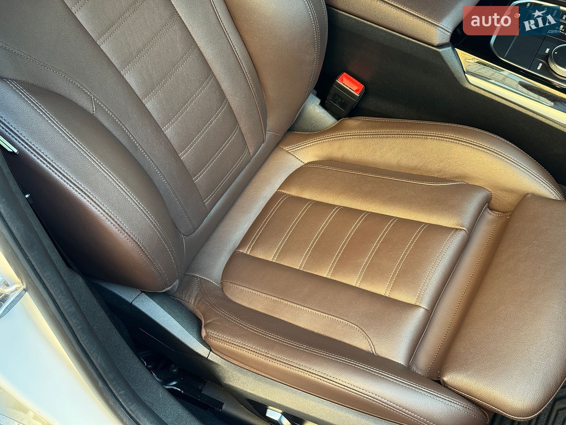 BMW 3 Series 2019 VIN WBA5R7C59KAJ81119 фото оголошення 16 з 32