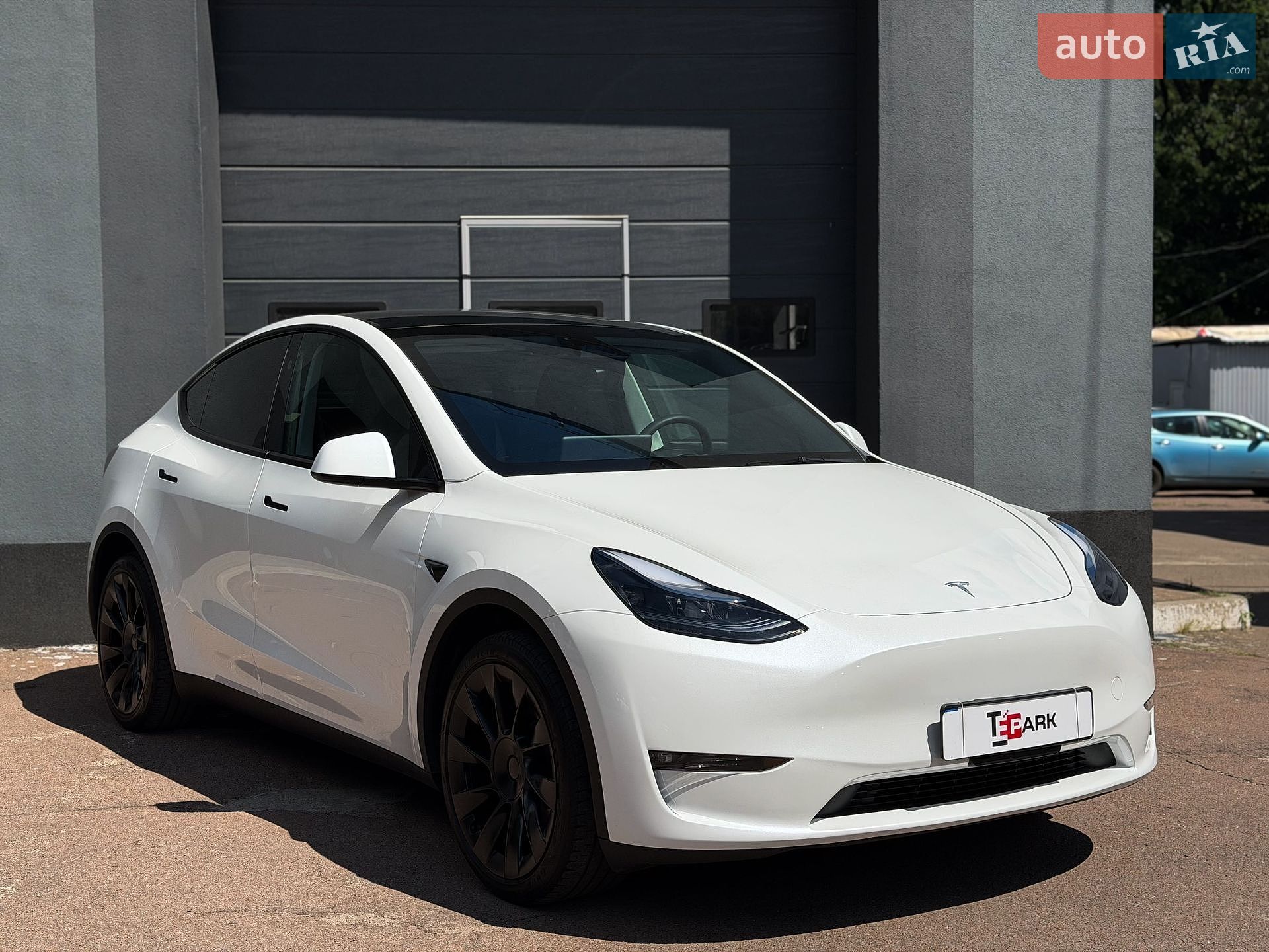 Tesla Model Y 2024 VIN 7SAYGAEE2SF227884 фото оголошення 12 з 29