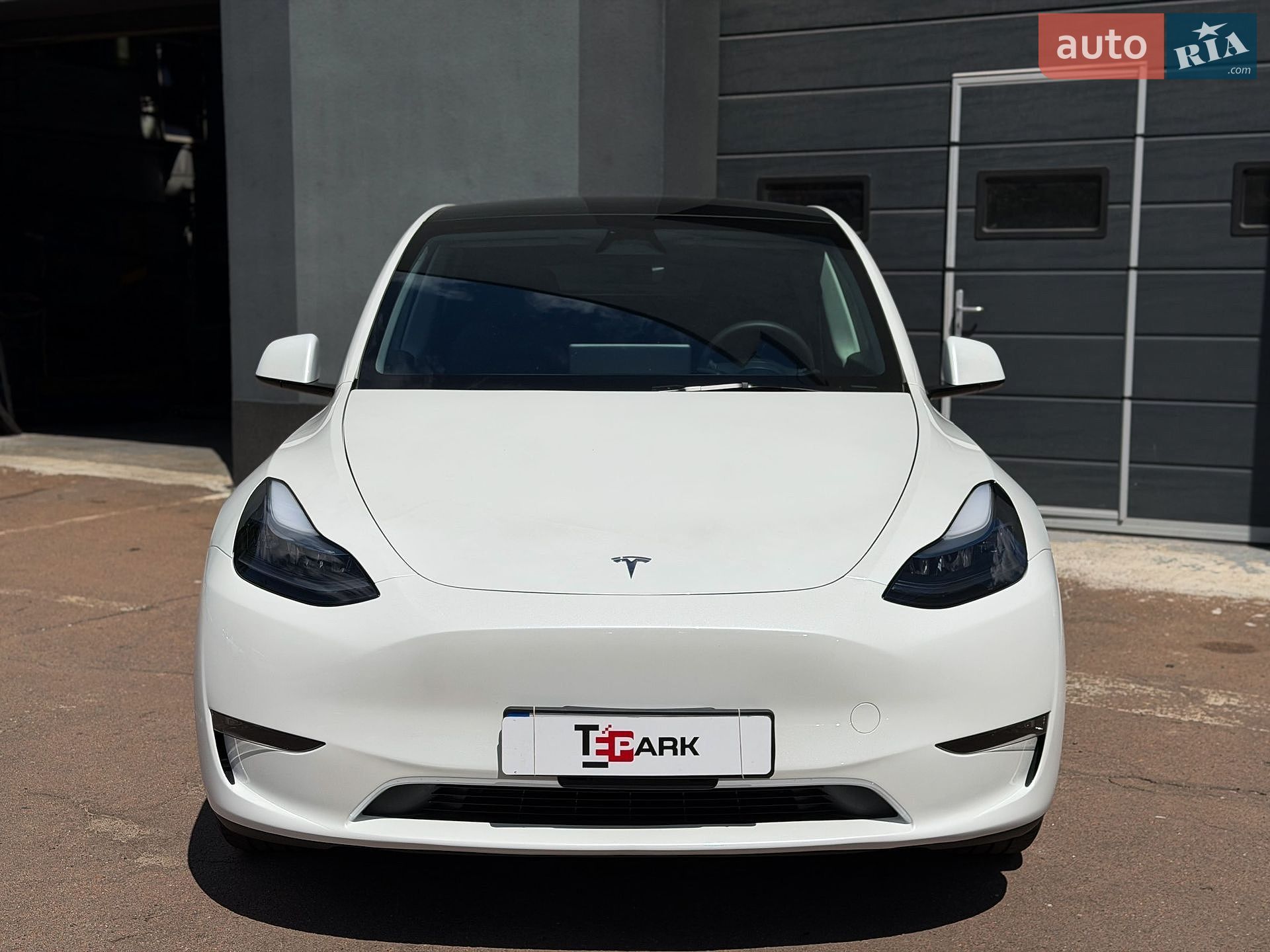 Tesla Model Y 2024 VIN 7SAYGAEE2SF227884 фото оголошення 3 з 29