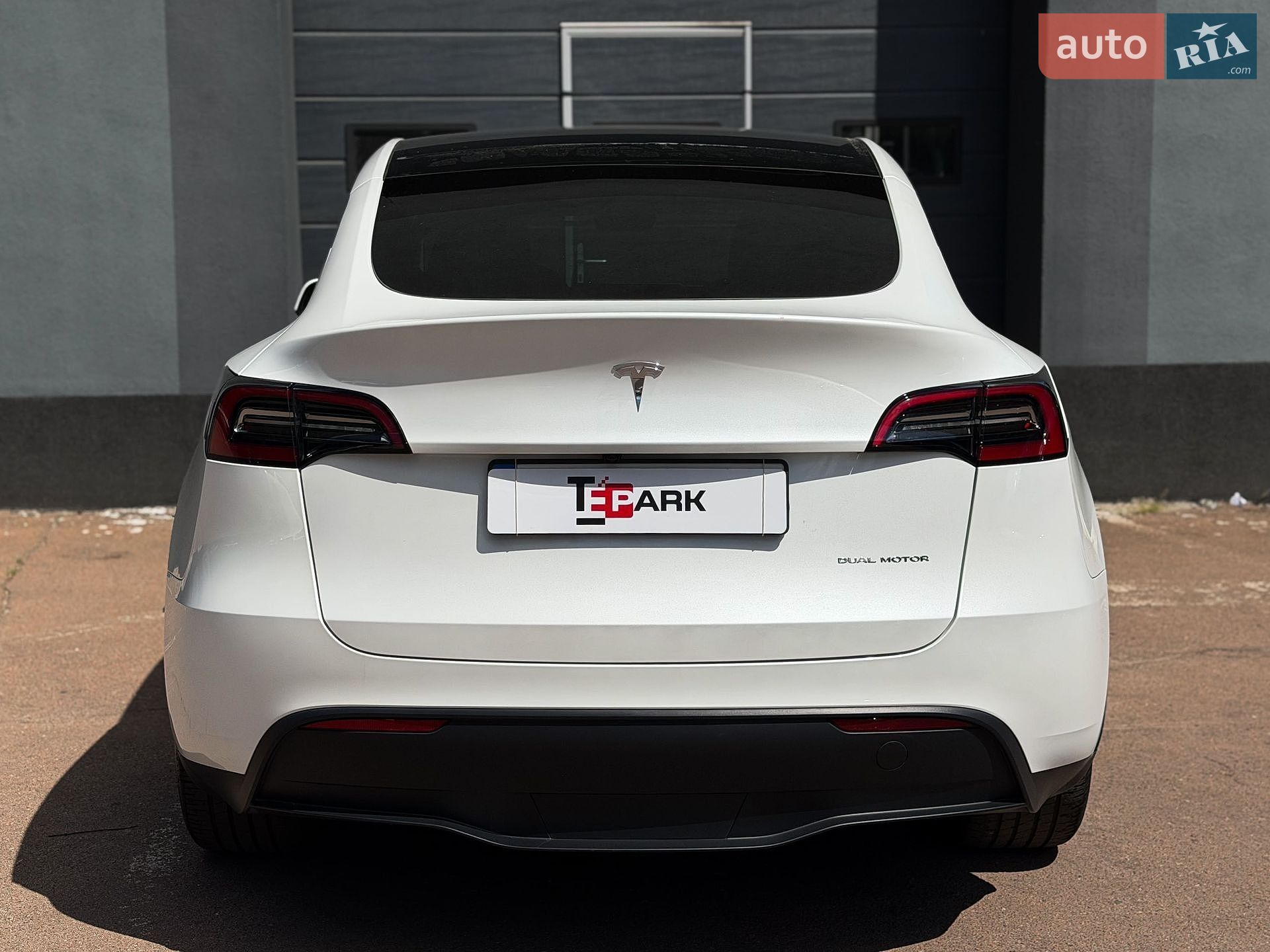 Tesla Model Y 2024 VIN 7SAYGAEE2SF227884 фото оголошення 9 з 29
