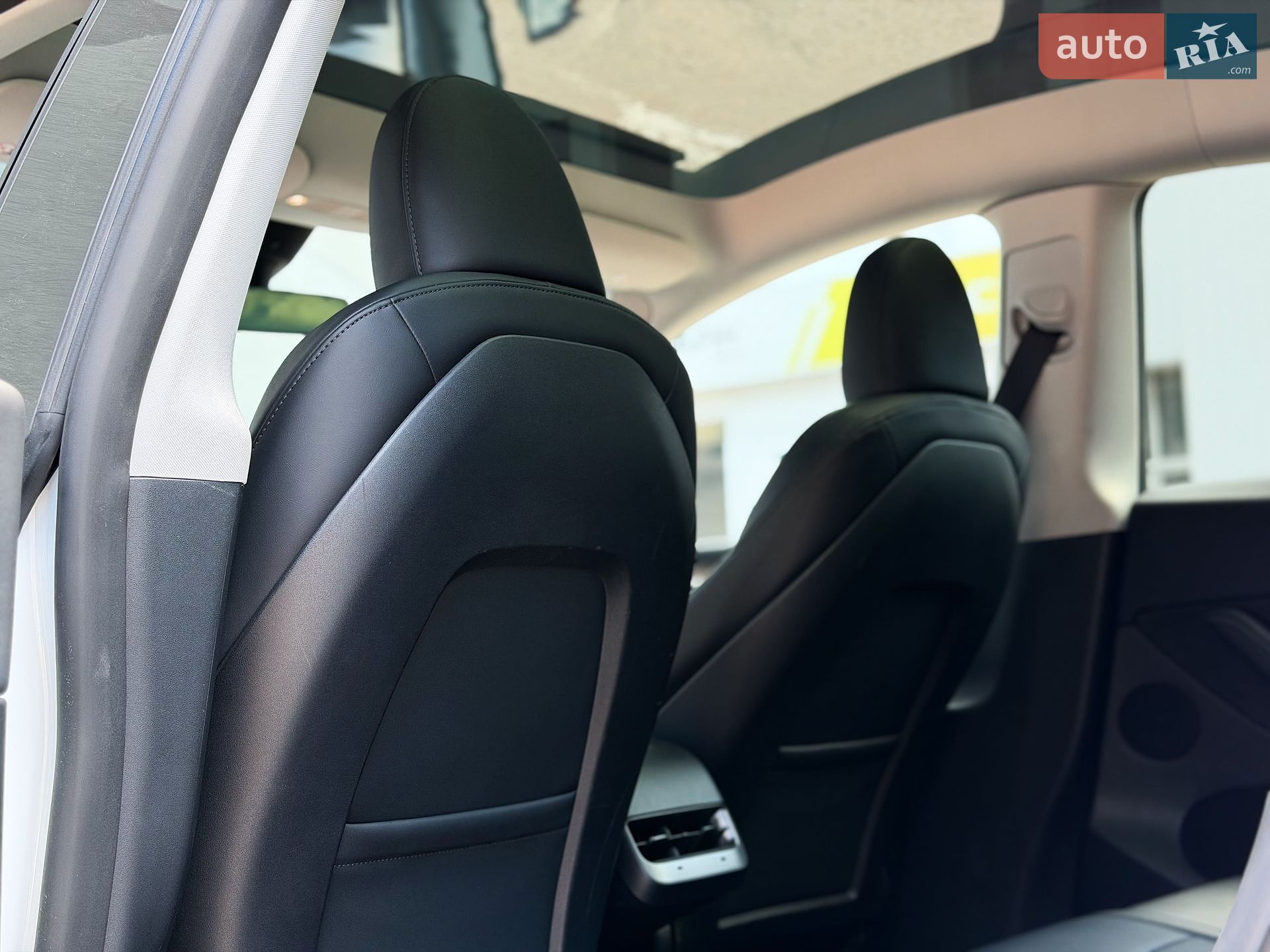 Tesla Model Y 2024 VIN 7SAYGAEE2SF227884 фото оголошення 17 з 29