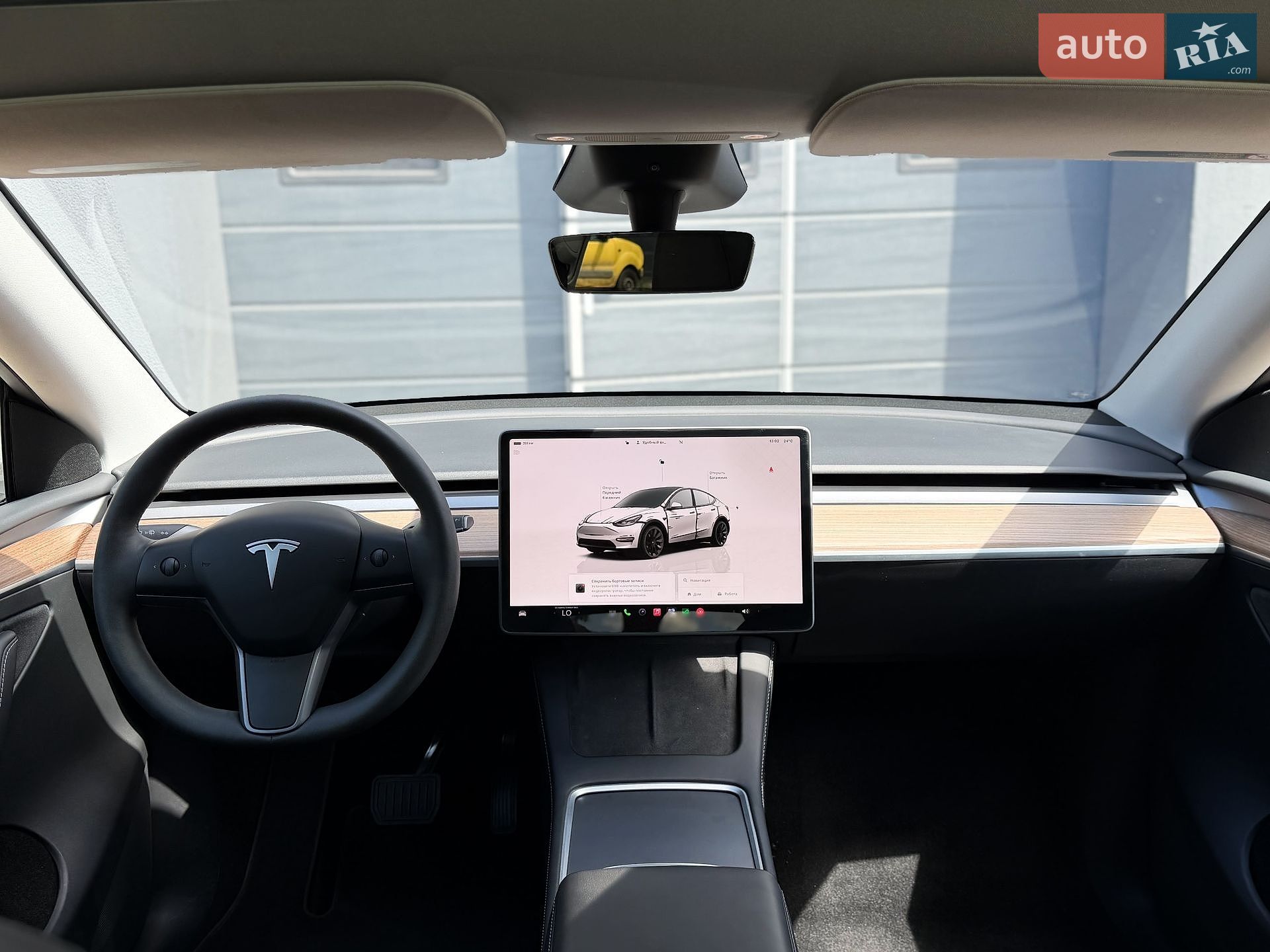 Tesla Model Y 2024 VIN 7SAYGAEE2SF227884 фото оголошення 18 з 29