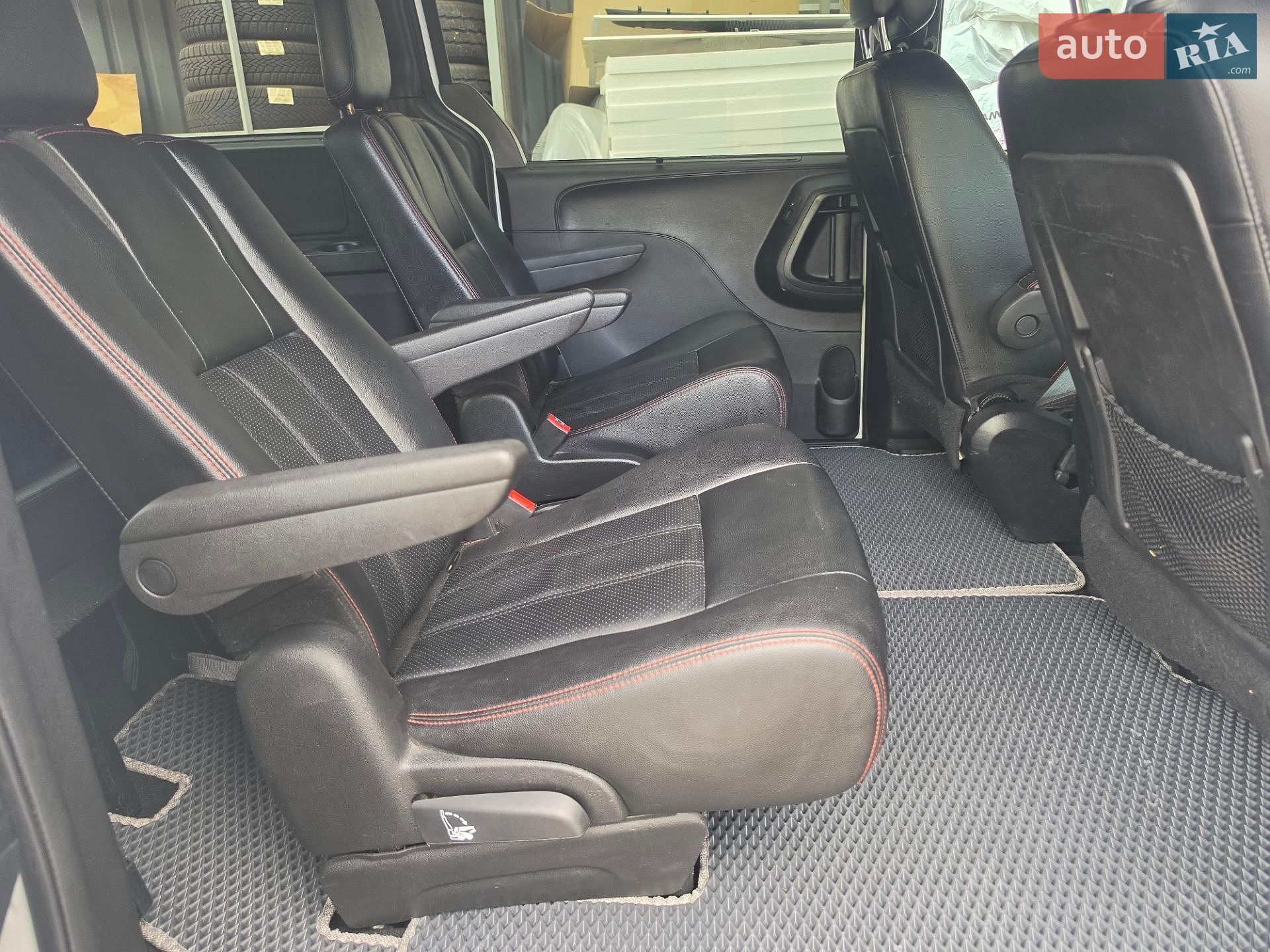 Dodge Grand Caravan 2019 VIN 2C4RDGEG0KR724516 фото оголошення 3 з 8