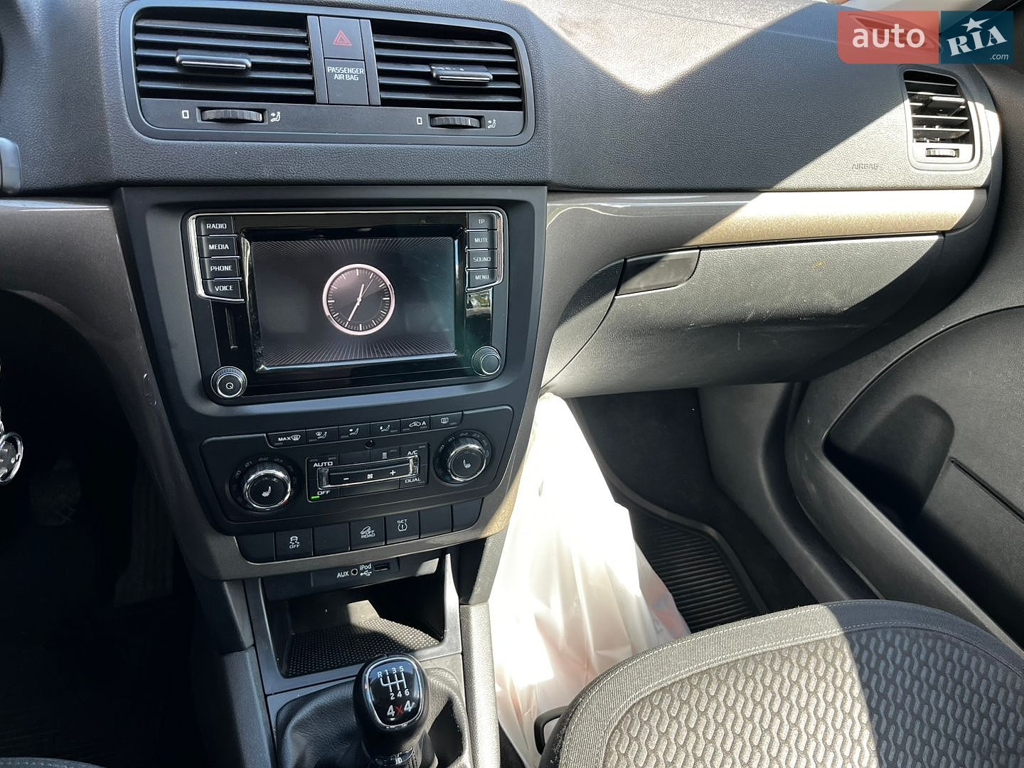 Skoda Yeti 2015 VIN TMBLC75L8F6077012 фото оголошення 17 з 28