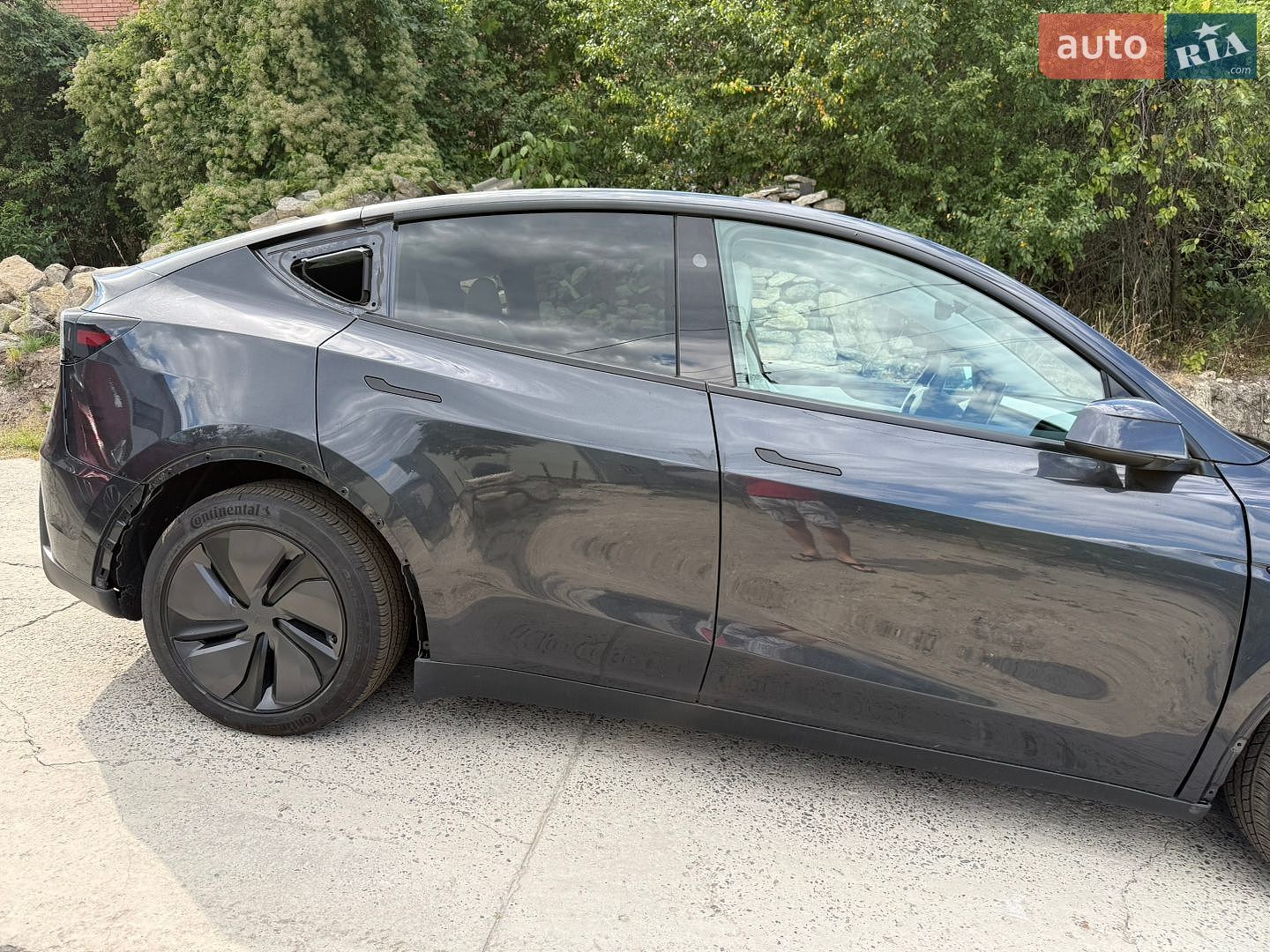 Tesla Model Y 2025 VIN 7SAYGDEE4TF515067 фото оголошення 3 з 27