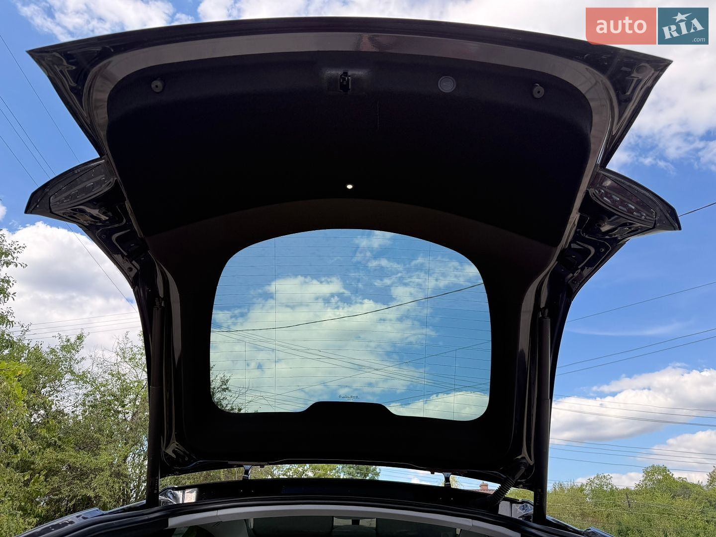 Tesla Model Y 2025 VIN 7SAYGDEE4TF515067 фото оголошення 12 з 27