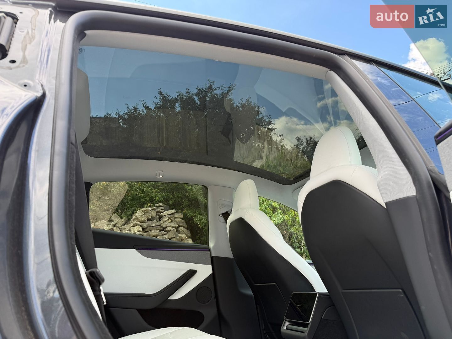 Tesla Model Y 2025 VIN 7SAYGDEE4TF515067 фото оголошення 16 з 27