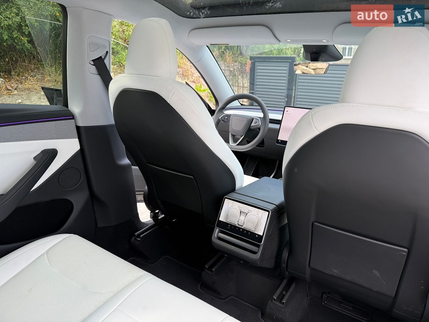Tesla Model Y 2025 VIN 7SAYGDEE4TF515067 фото оголошення 18 з 27