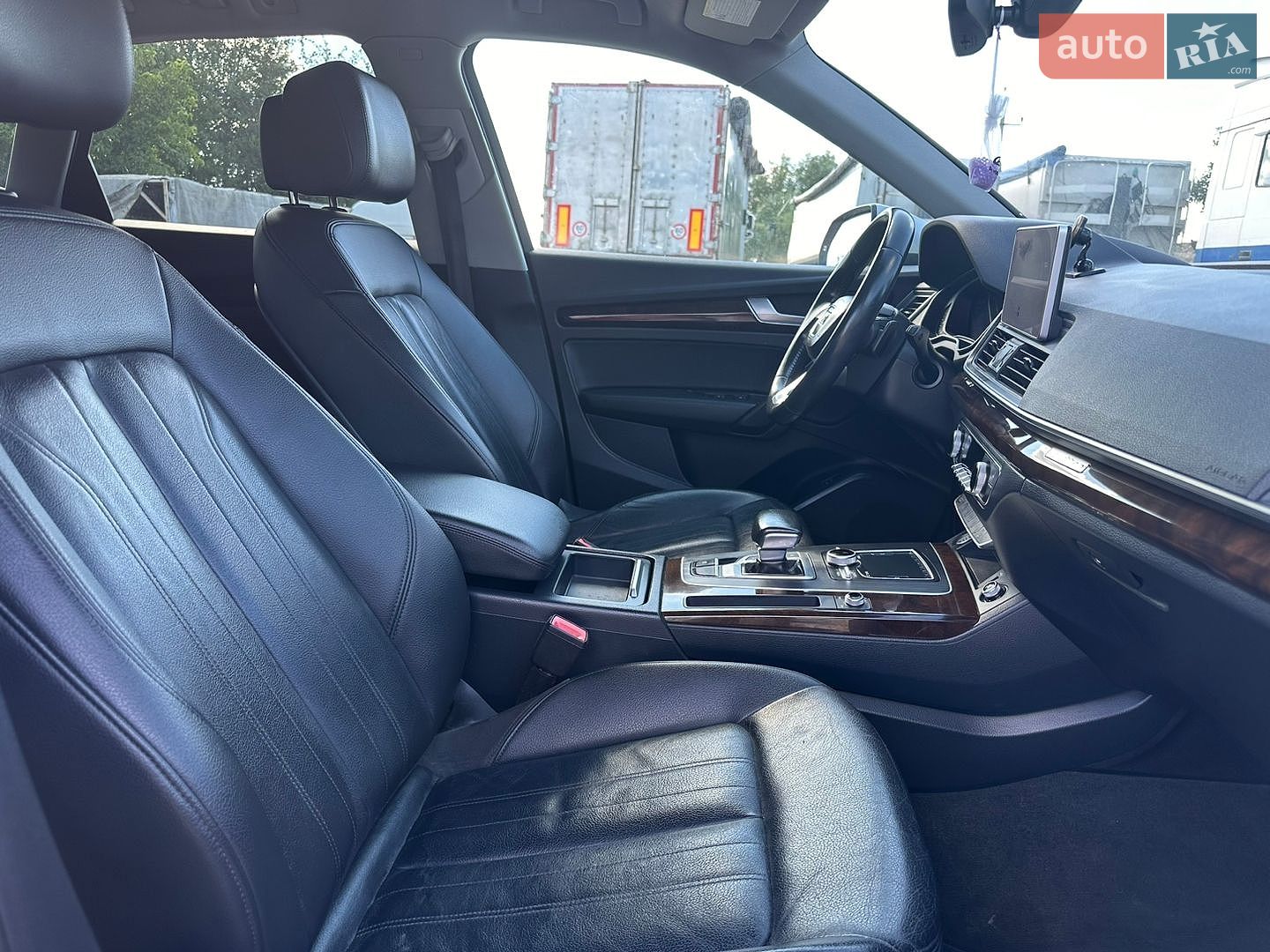 Audi Q5 2018 VIN WA1ANAFY5J2198101 фото оголошення 29 з 99