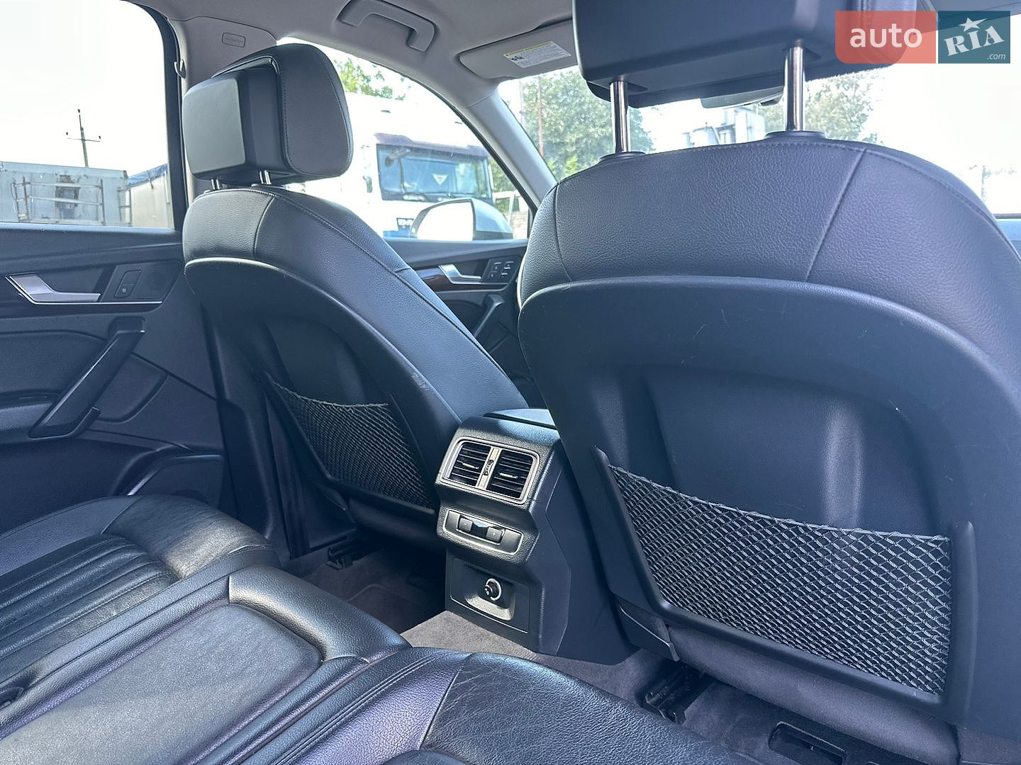 Audi Q5 2018 VIN WA1ANAFY5J2198101 фото оголошення 35 з 99