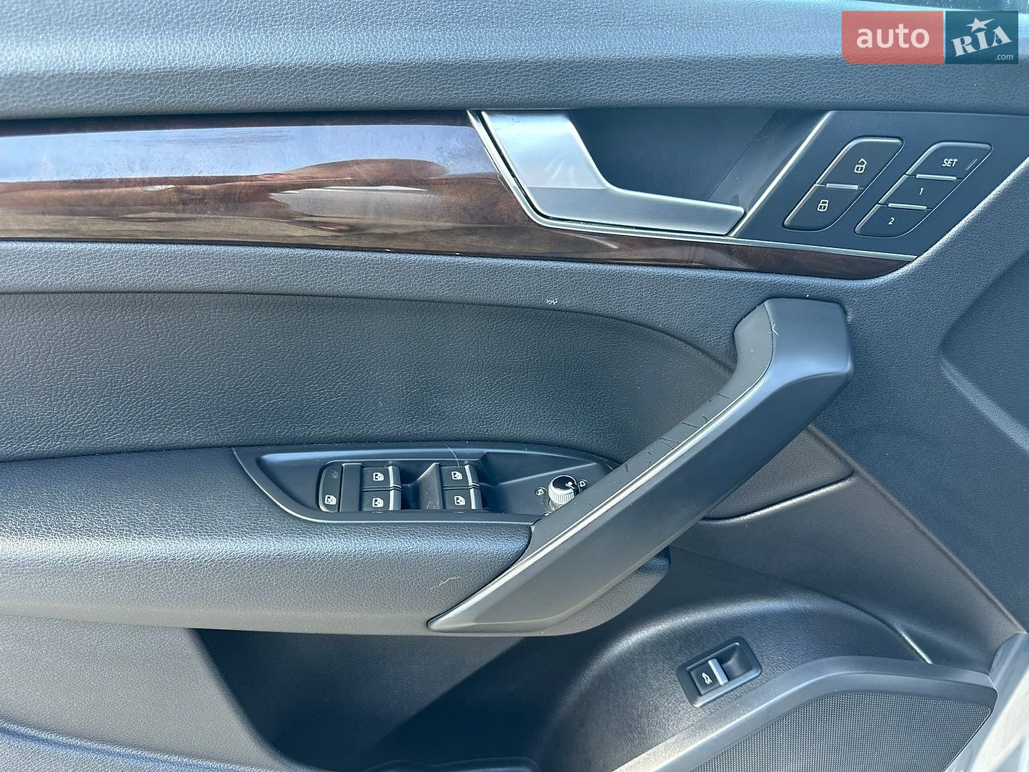 Audi Q5 2018 VIN WA1ANAFY5J2198101 фото оголошення 41 з 99